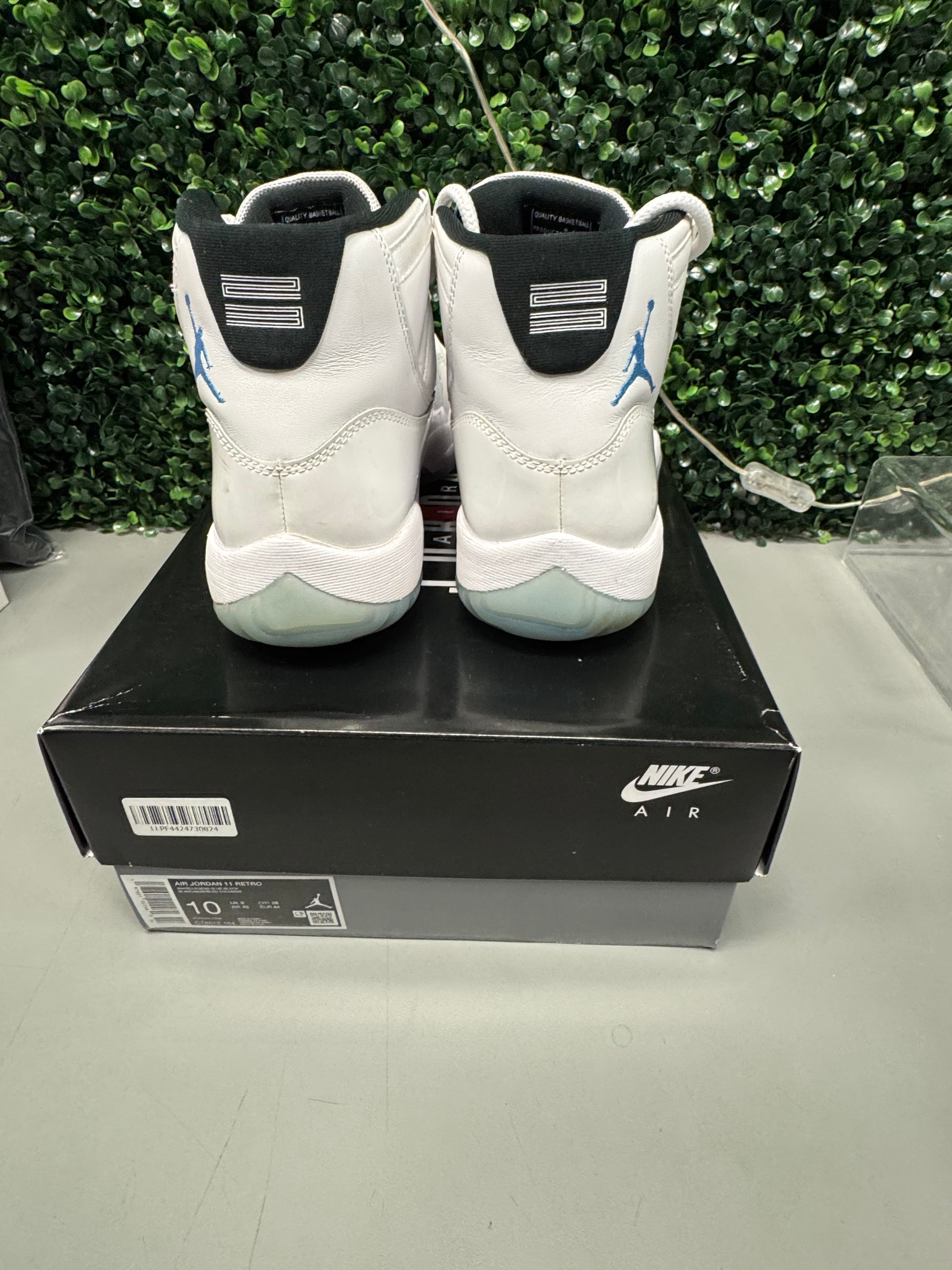 Jordan 11 Retro "Legend Blue" Size 10 Preowned