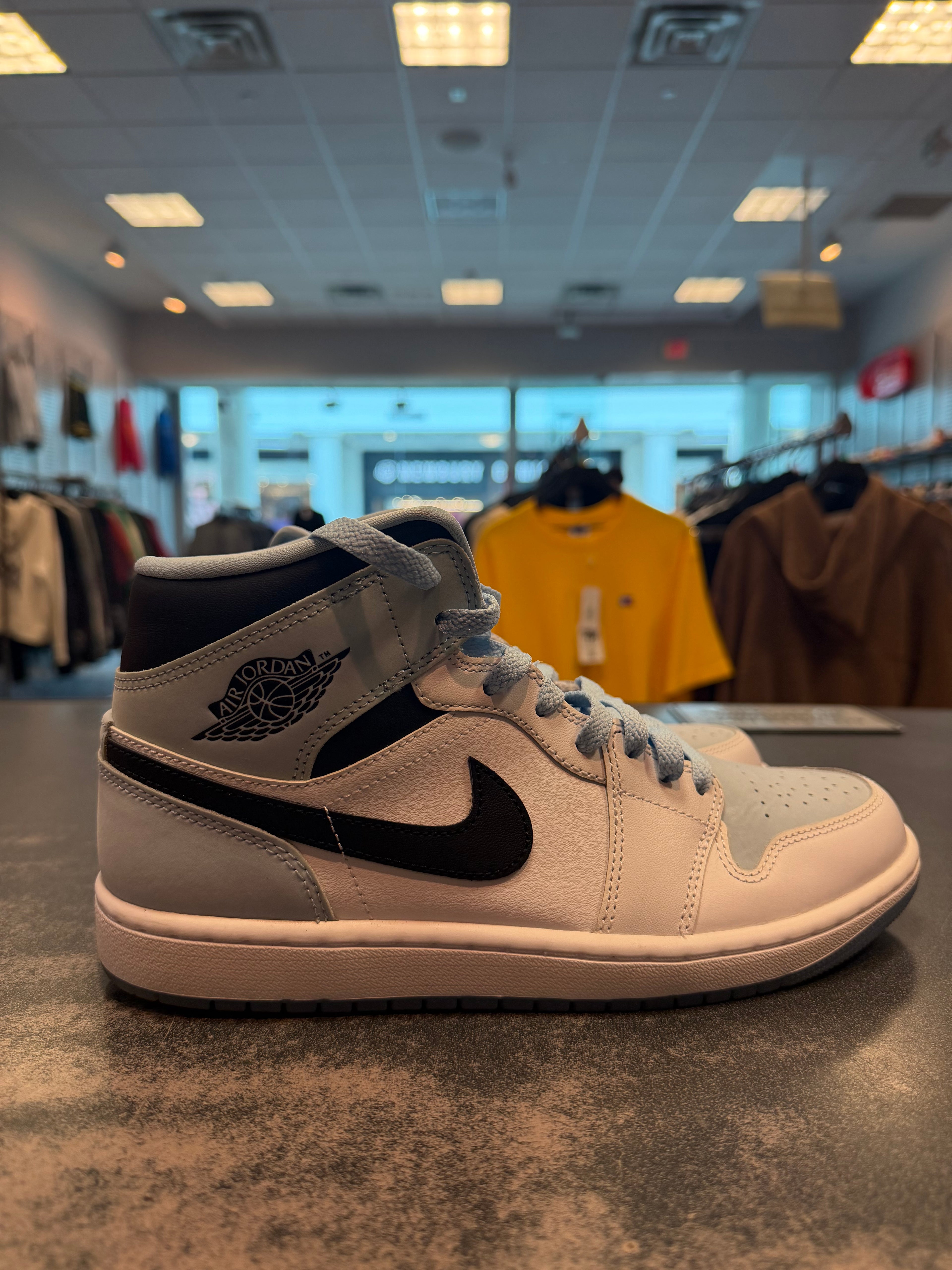 Jordan 1 Mid SE Ice Blue (2023) Size 8 Preowned
