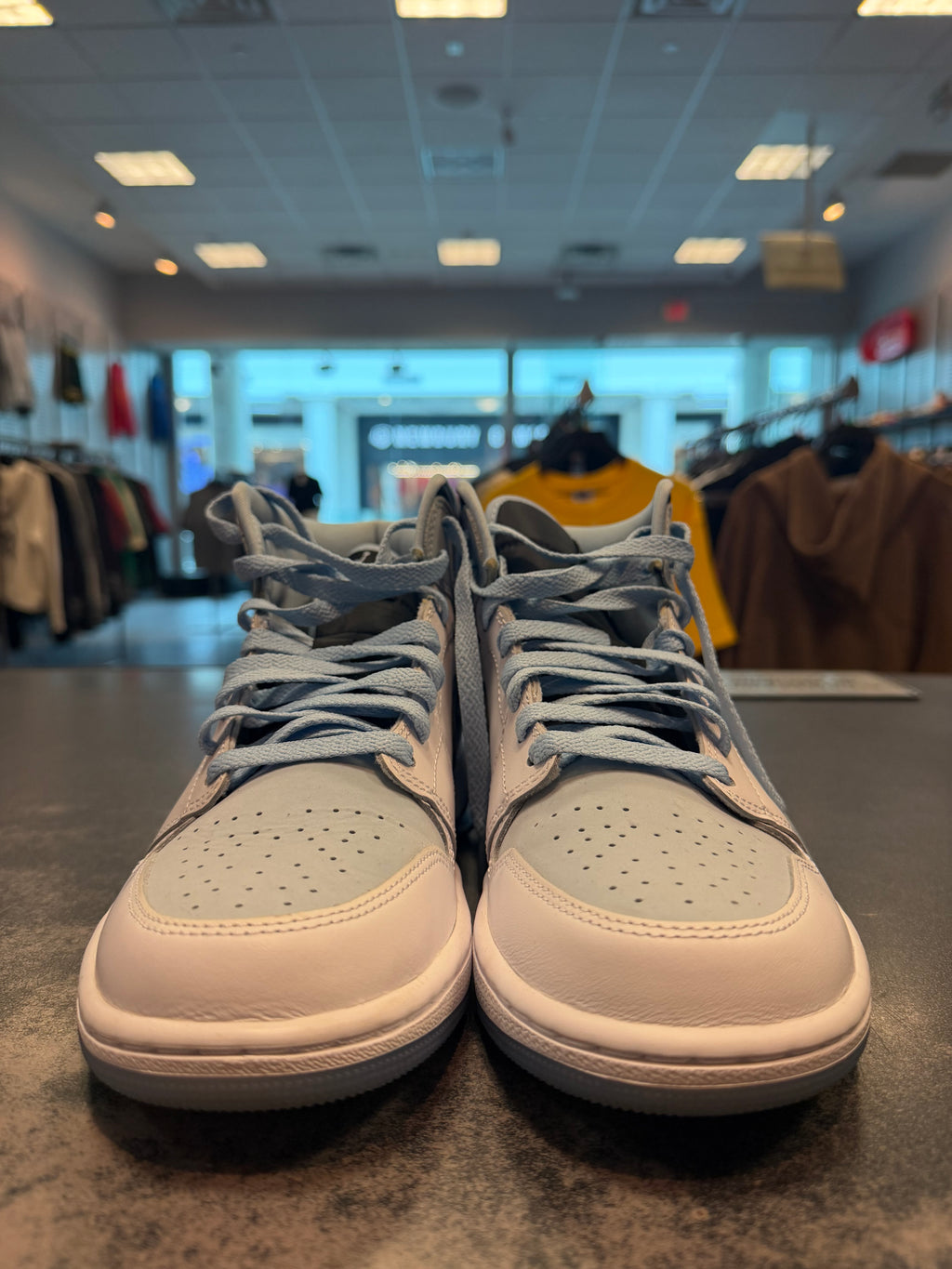 Jordan 1 Mid SE Ice Blue (2023) Size 8 Preowned