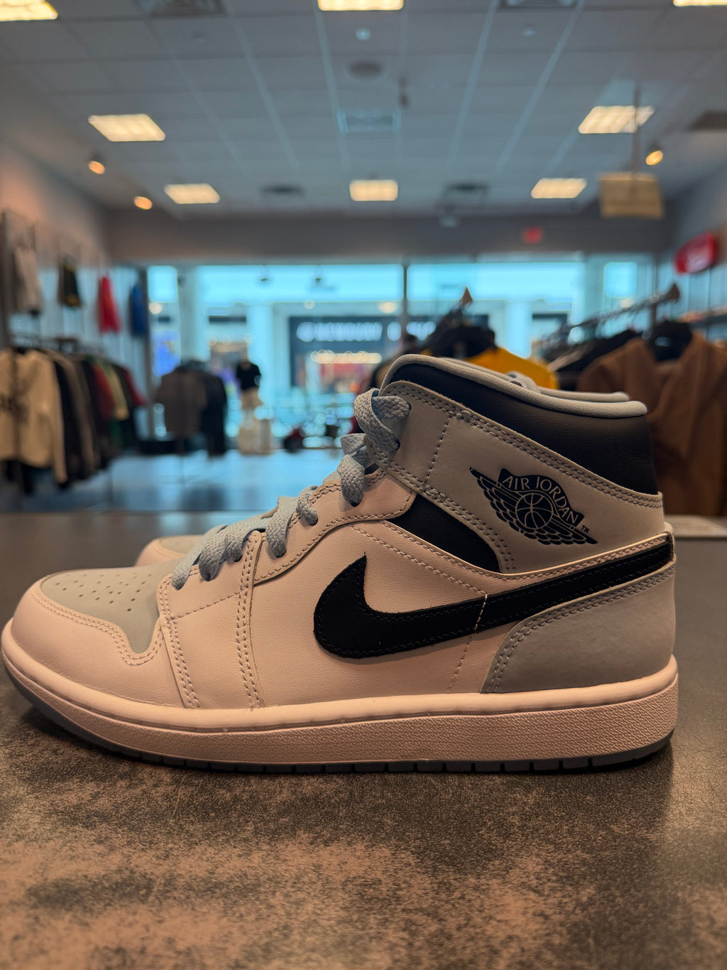 Jordan 1 Mid SE Ice Blue (2023) Size 8 Preowned