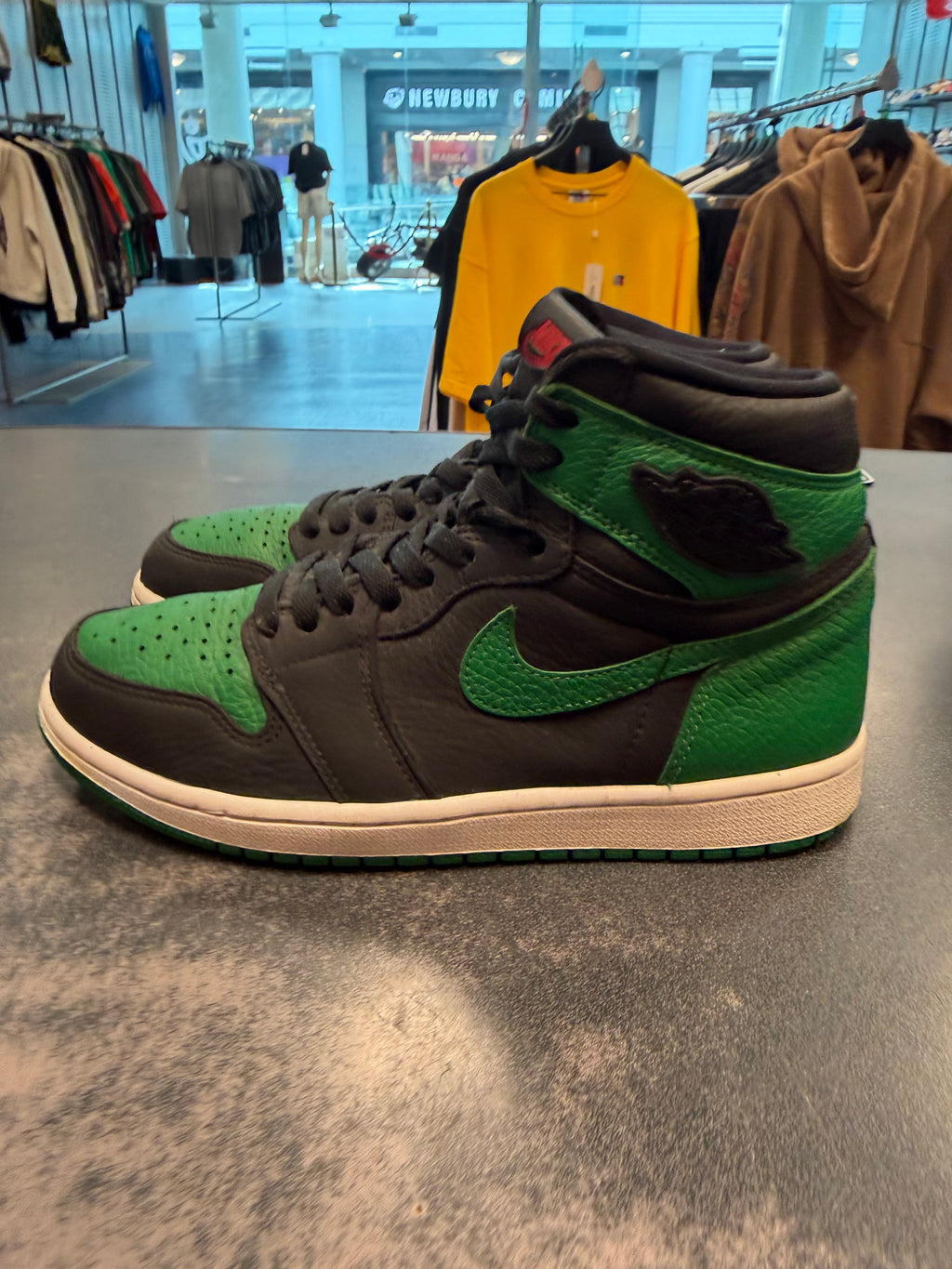 Jordan 1 Retro High Pine Green Size 8 Preowned