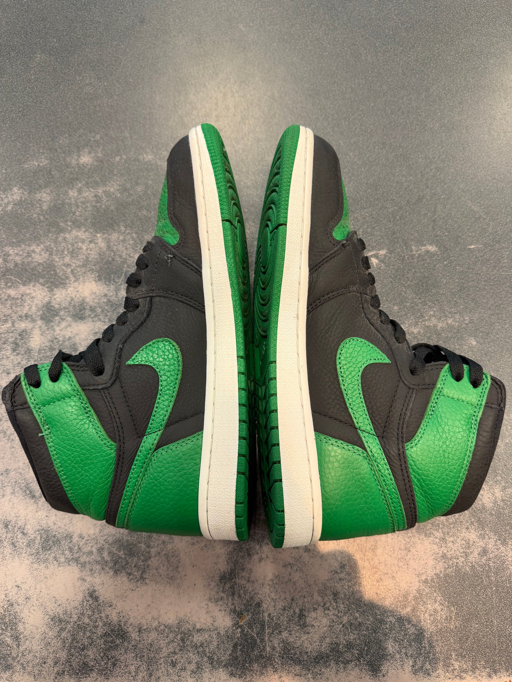 Jordan 1 Retro High Pine Green Size 8 Preowned