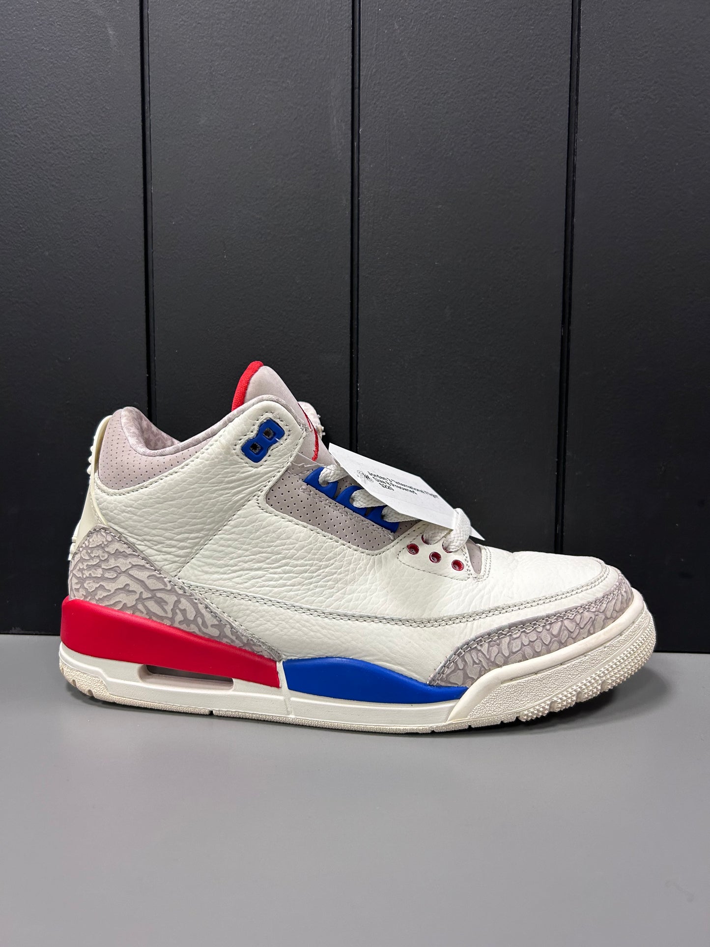 Jordan 3 "International Flight" Size 8 Preowned