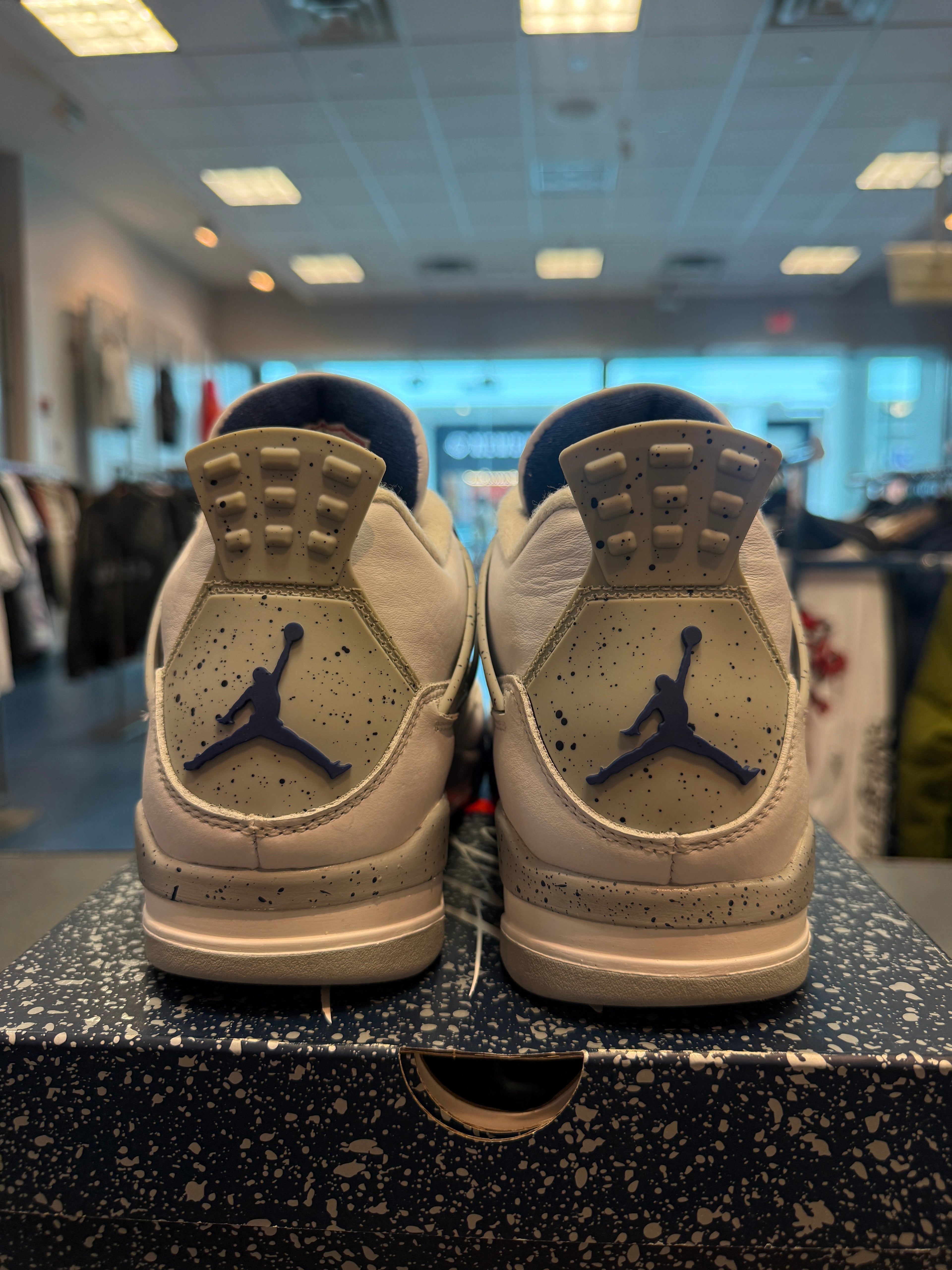 Jordan 4 Retro "Midnight Navy" Size 9.5 Preowned