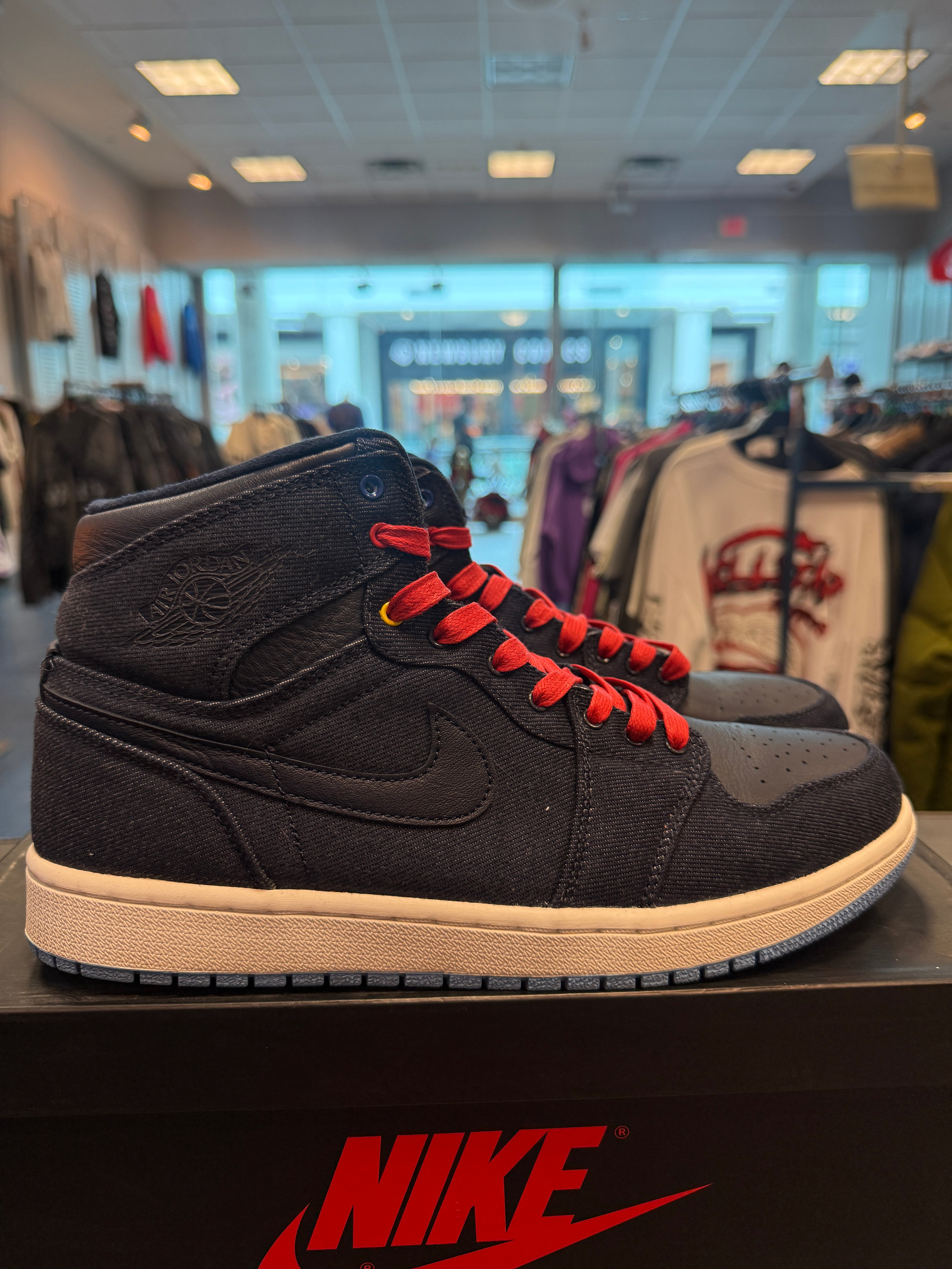 Jordan 1 Retro "Family Forever" Size 10 Preowned