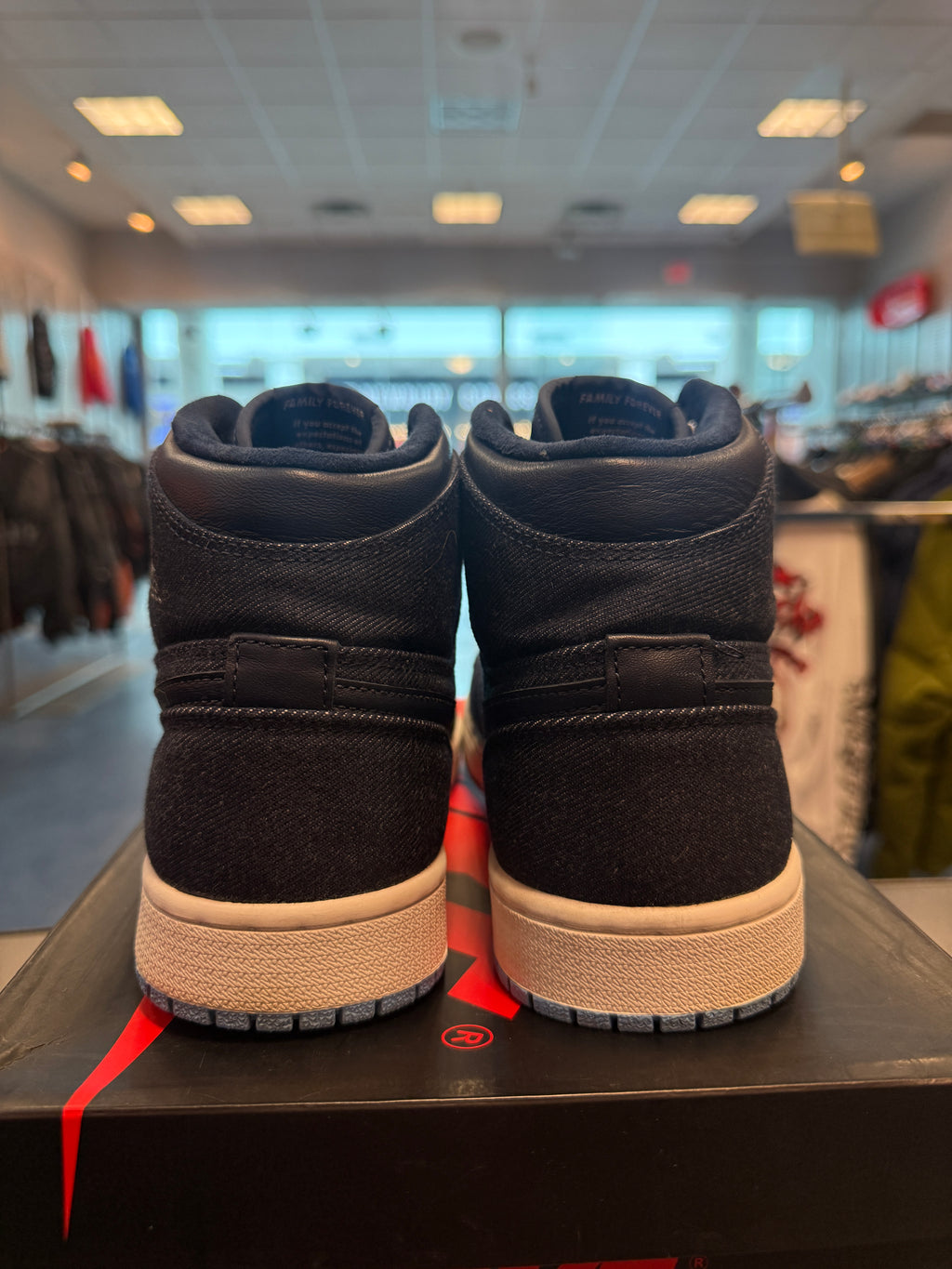 Jordan 1 Retro "Family Forever" Size 10 Preowned