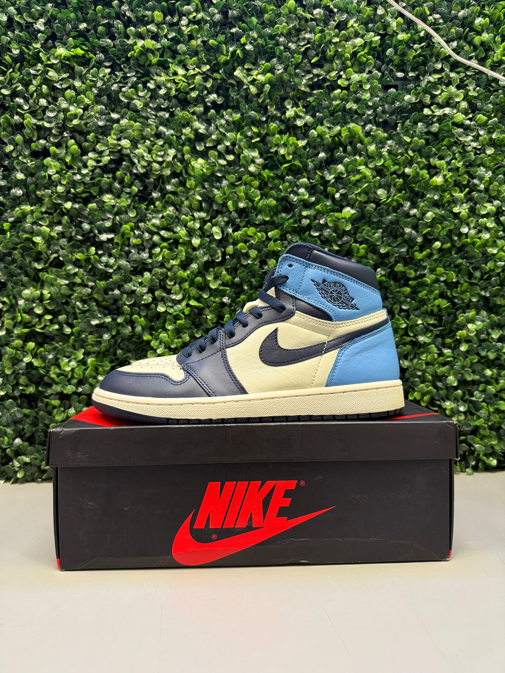 Jordan 1 "Obsidian" Size 8.5 Preowned
