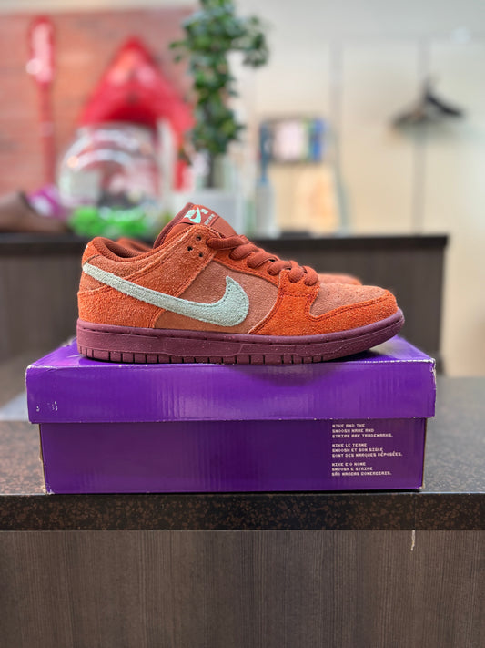 Nike SB Dunk Low "Mystic Red Rosewood" Size 5 Pre Owned