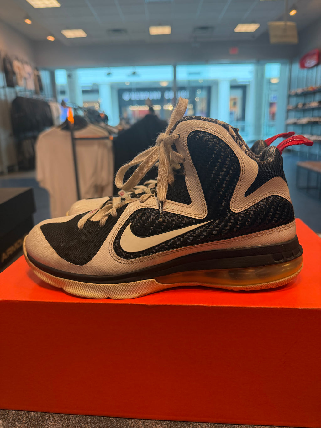 Nike LeBron 9 Freegums Preowned Size 6Y