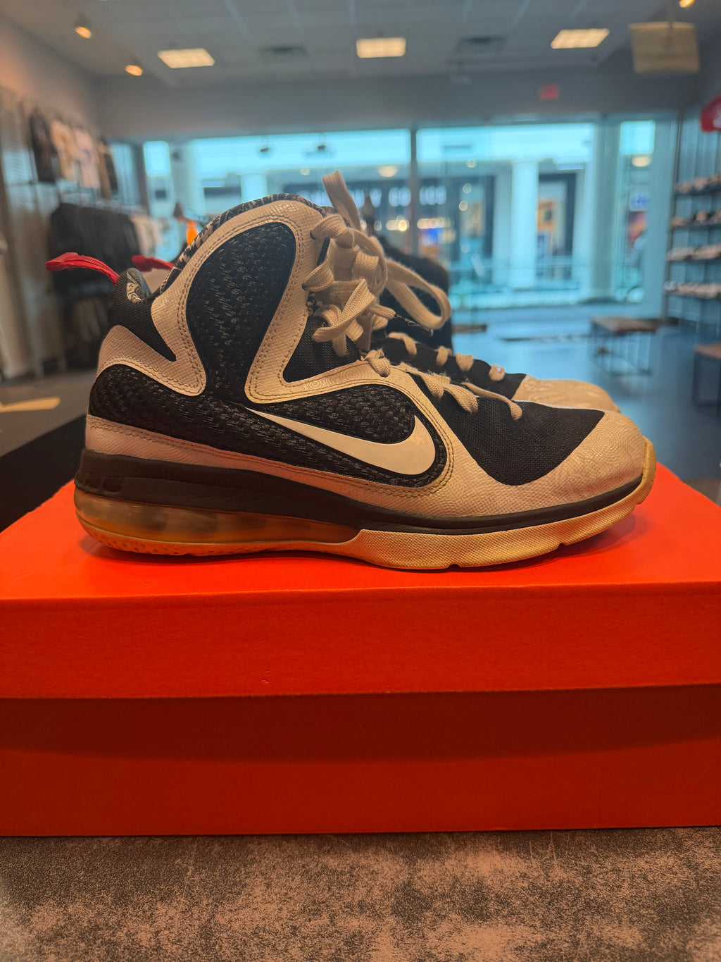 Nike LeBron 9 Freegums Preowned Size 6Y