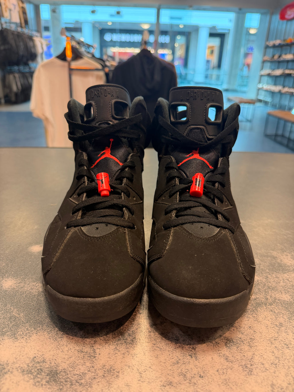 Jordan 6 Retro Black Infrared (2019) Size 10.5 PREOWNED NO BOX