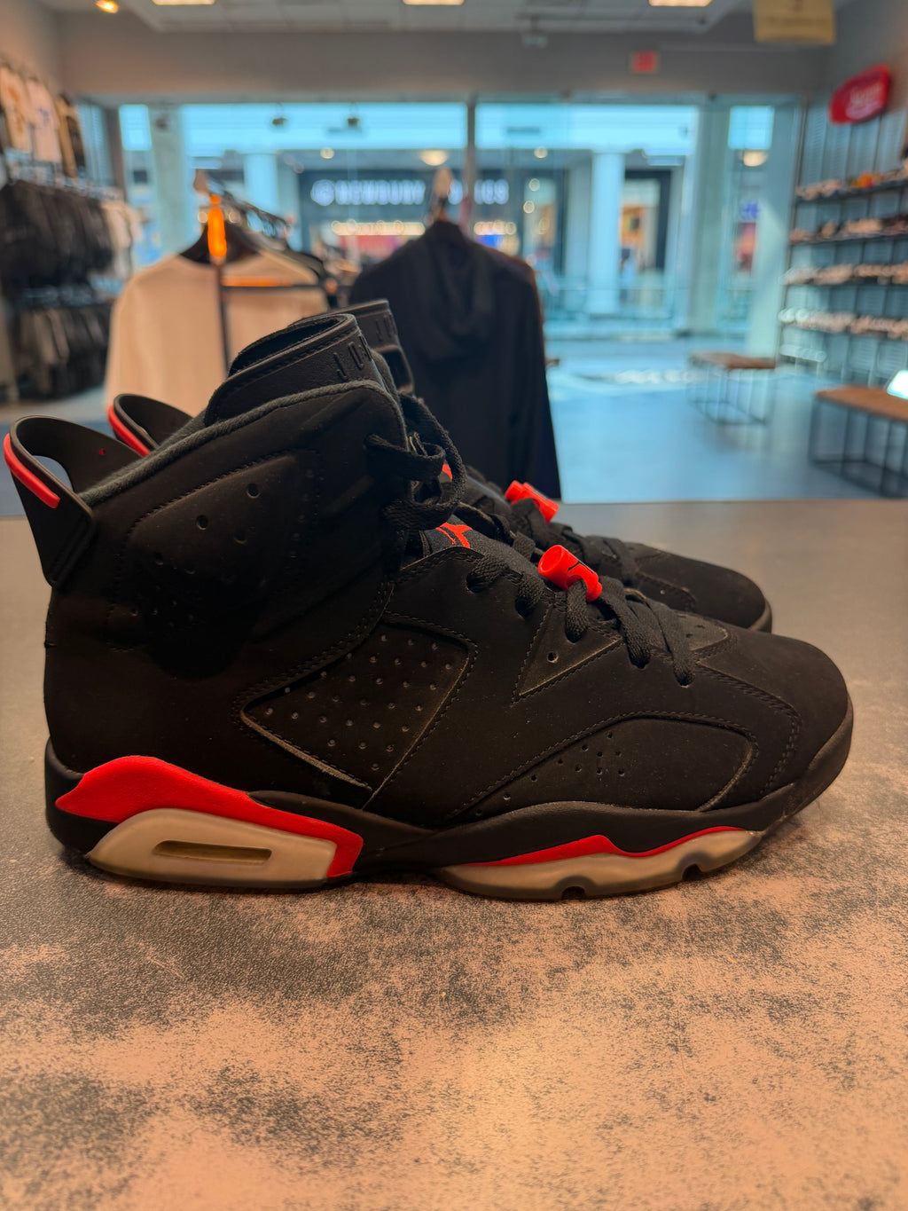 Jordan 6 Retro Black Infrared (2019) Size 10.5 PREOWNED NO BOX