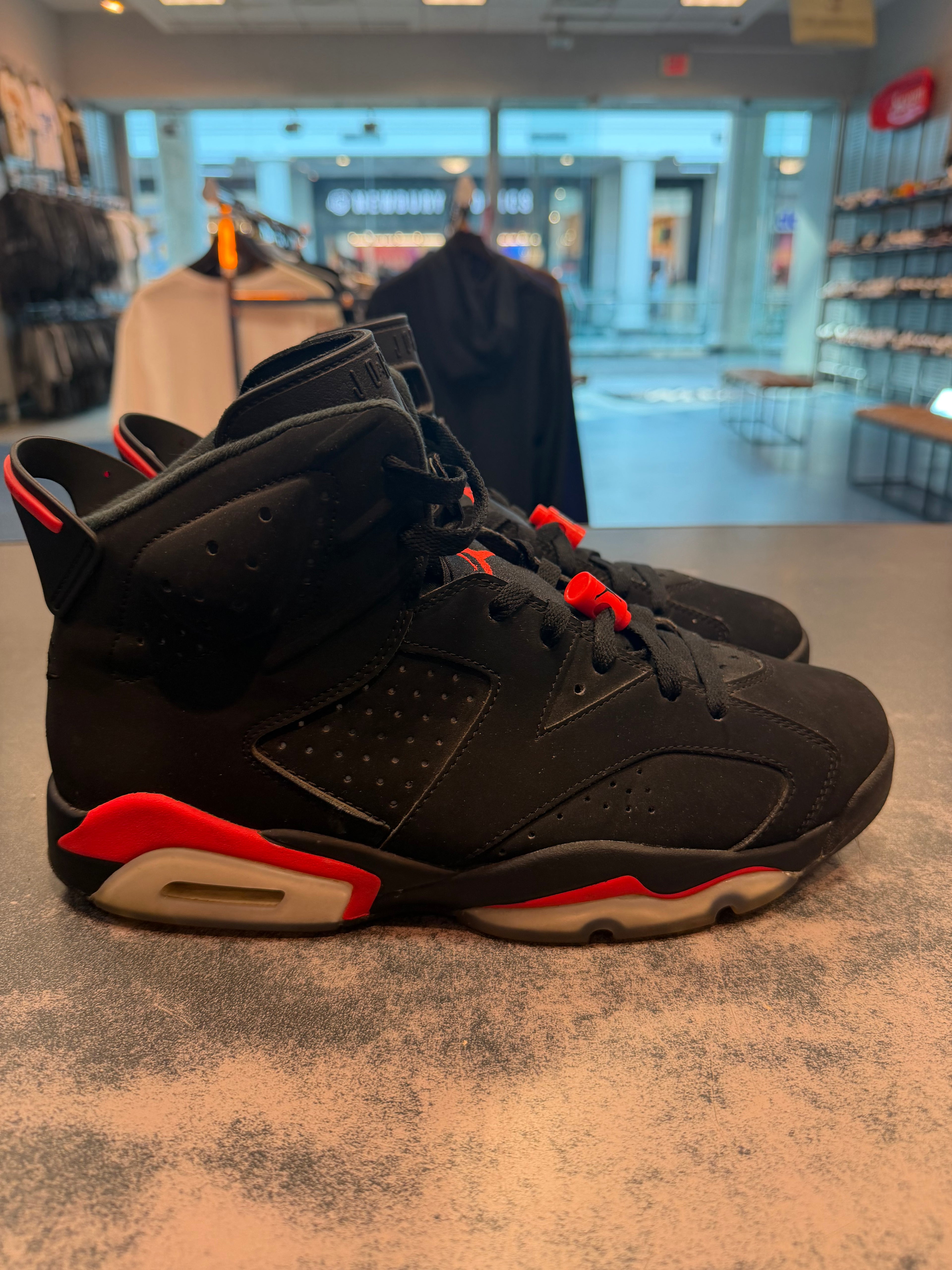 Jordan 6 Retro Black Infrared (2019) Size 10.5 PREOWNED NO BOX