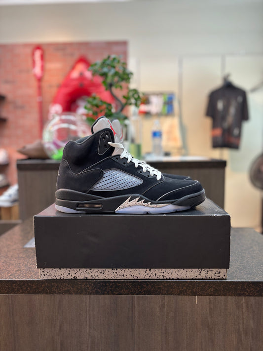 Jordan 5 "Black Metallic Reimagined" (2025) Size 12 Pre Owned