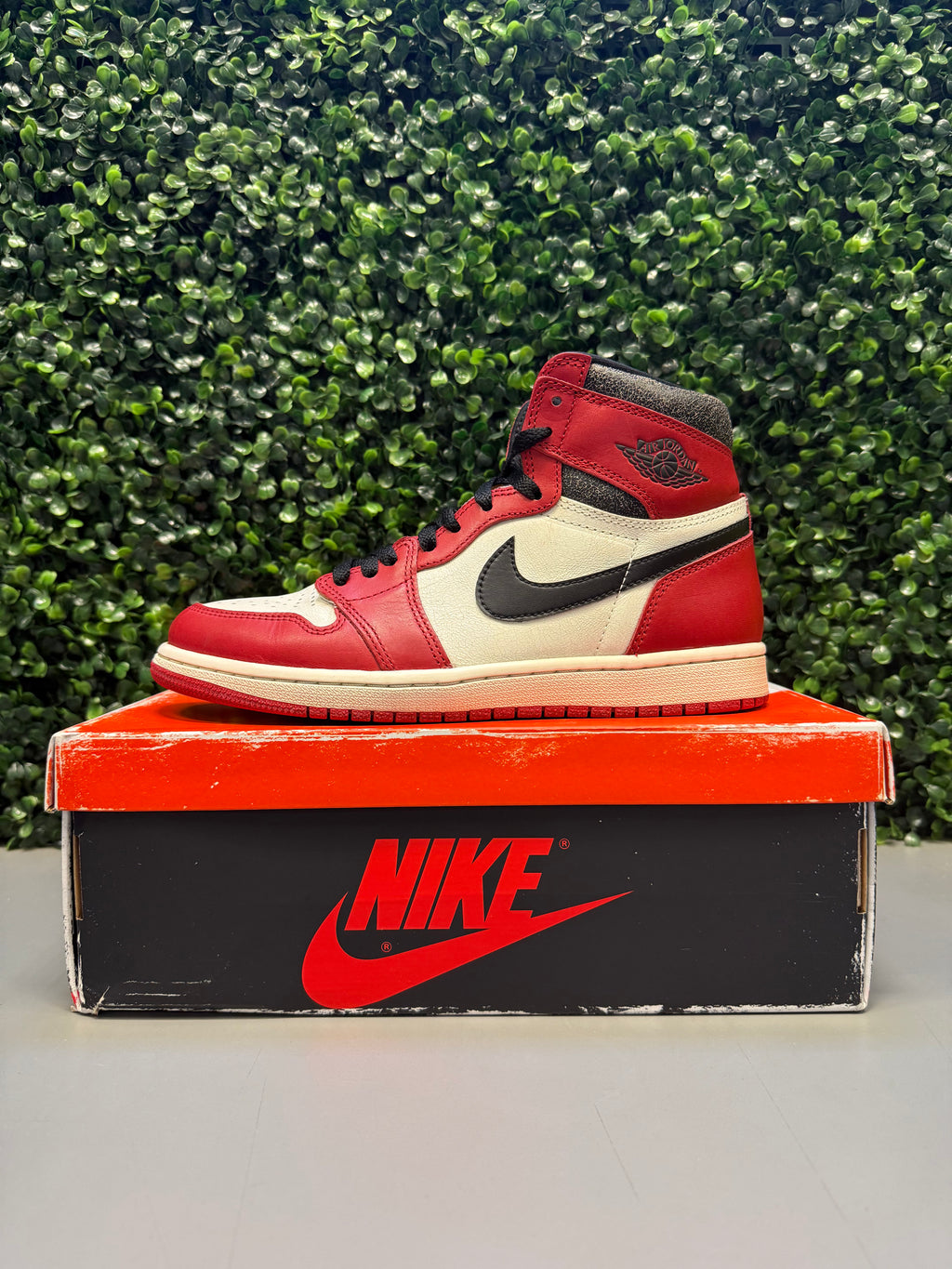 Jordan 1 "Chicago Lost & Found" Size 8 Preowned