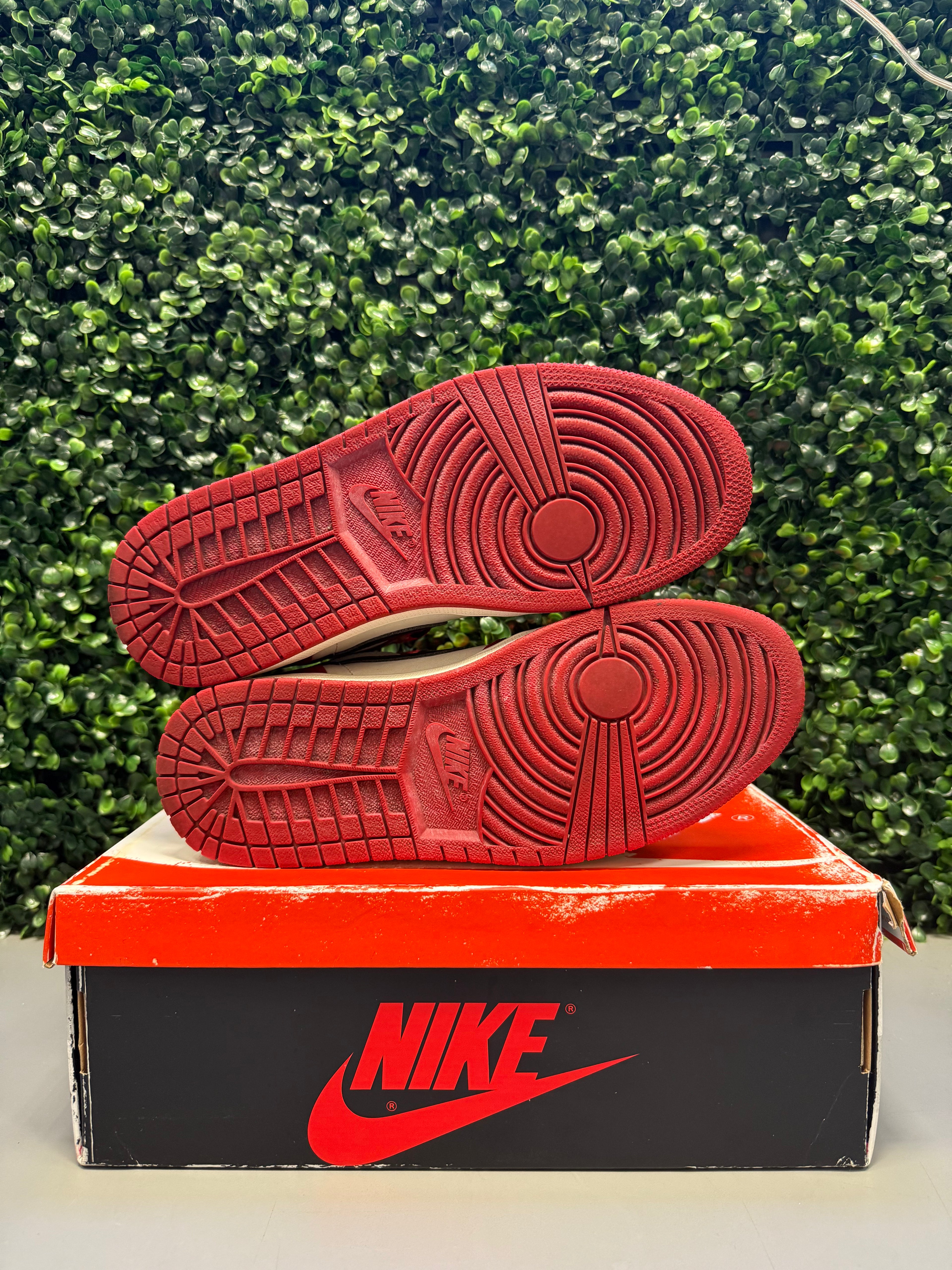 Jordan 1 "Chicago Lost & Found" Size 8 Preowned