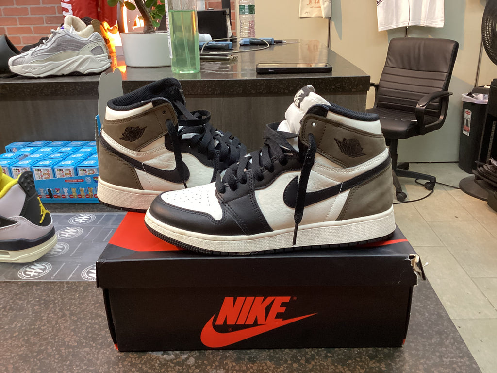 Air Jordan 1 "Mocha" Preowned