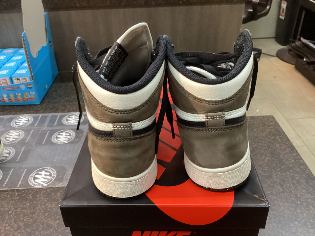 Air Jordan 1 "Mocha" Preowned