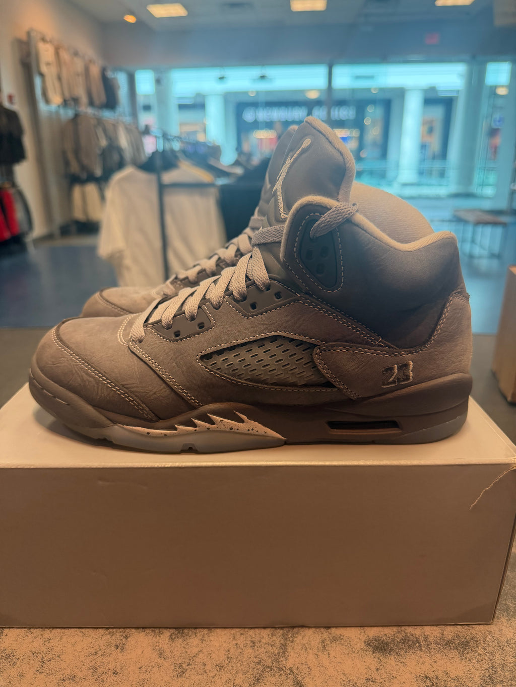 Jordan 5 Retro Wolf Grey (2026) (GS) Size 7Y Preowned