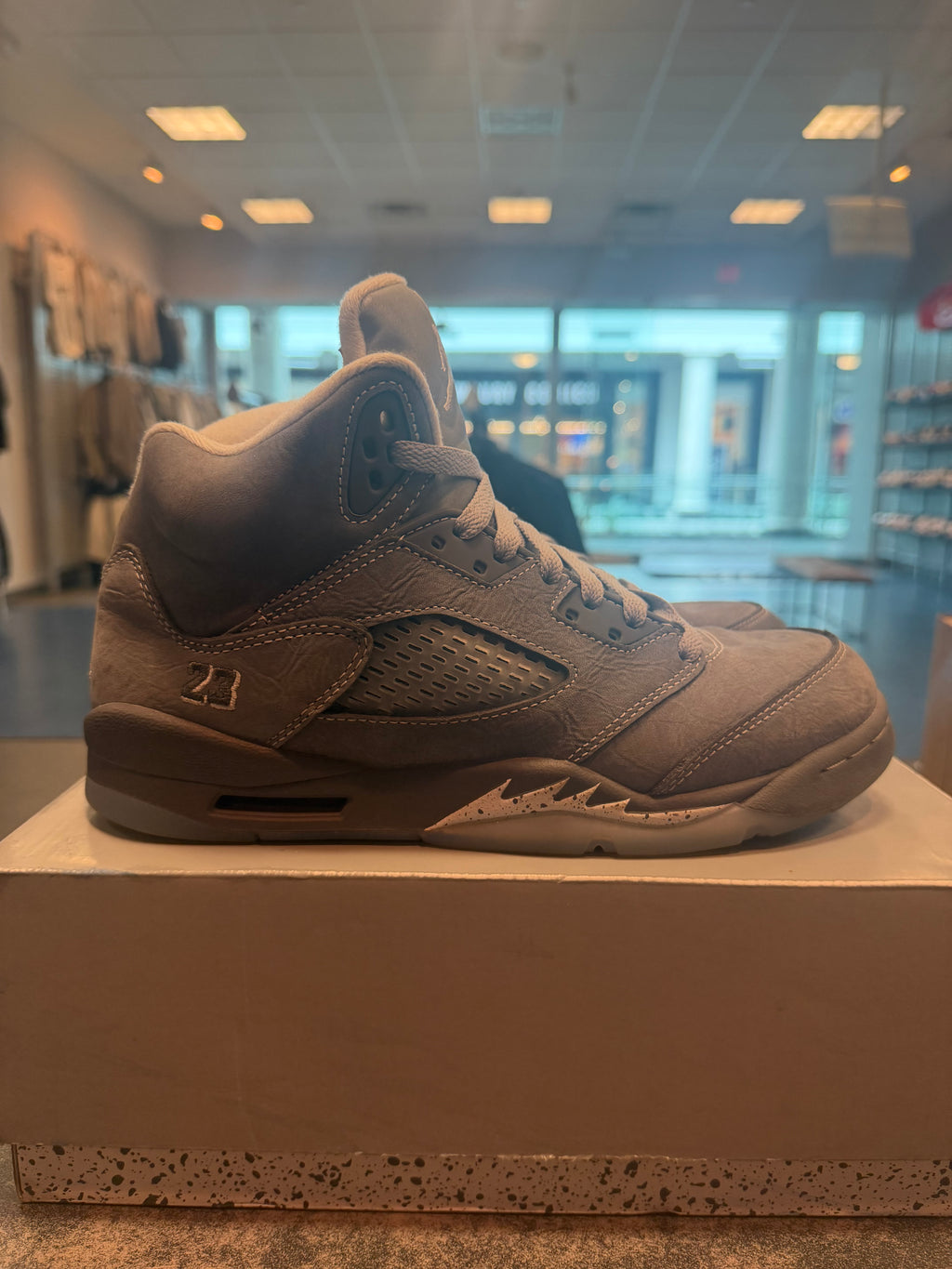 Jordan 5 Retro Wolf Grey (2026) (GS) Size 7Y Preowned
