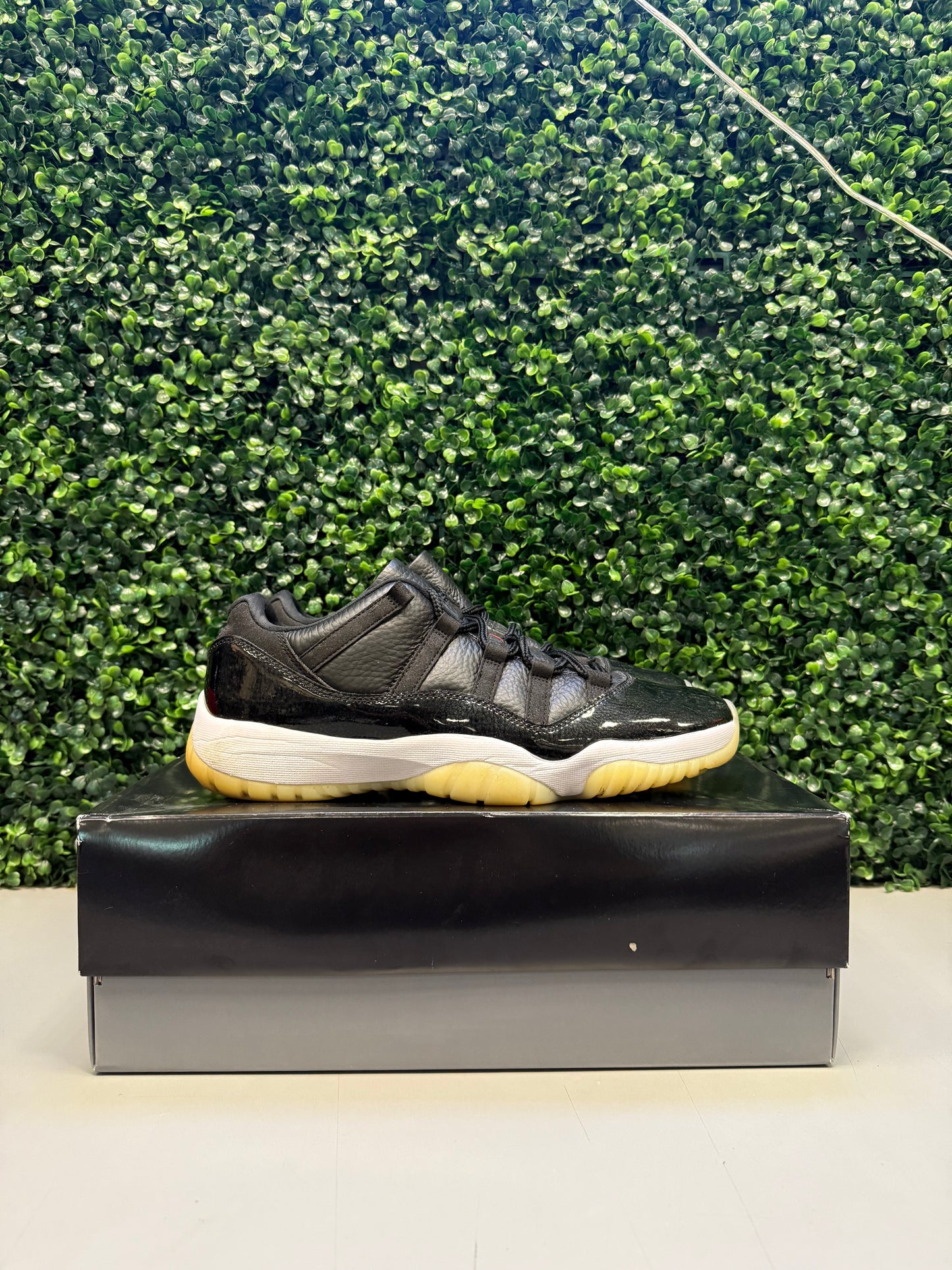 Jordan 11 Low "72-10" Size 11.5 Preowned