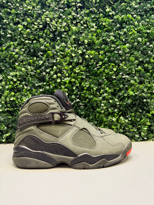 Jordan 8 Retro "Take Flight Undefeated" Size 8 Preowned