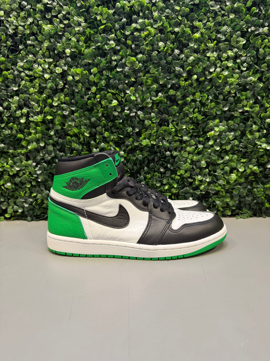 Jordan 1 High "Lucky Green" Size 8.5 Preowned