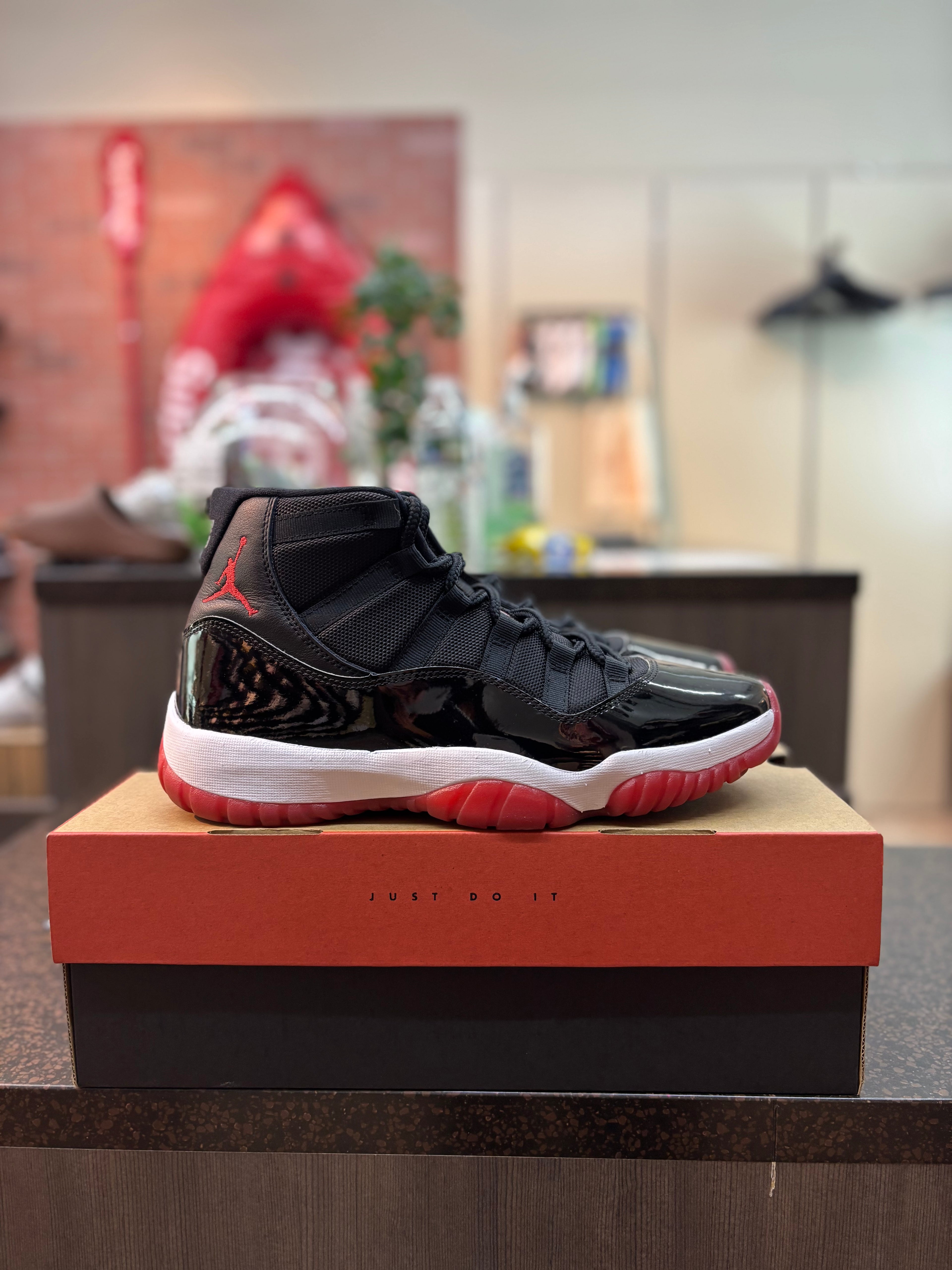 Jordan 11 "Bred" Size 10 Pre Owned