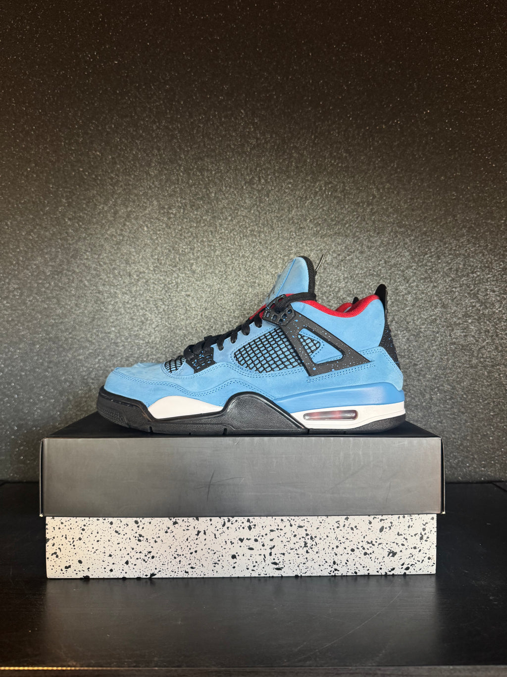 Jordan 4 University Blue/Black Size 10 Preowned with Box