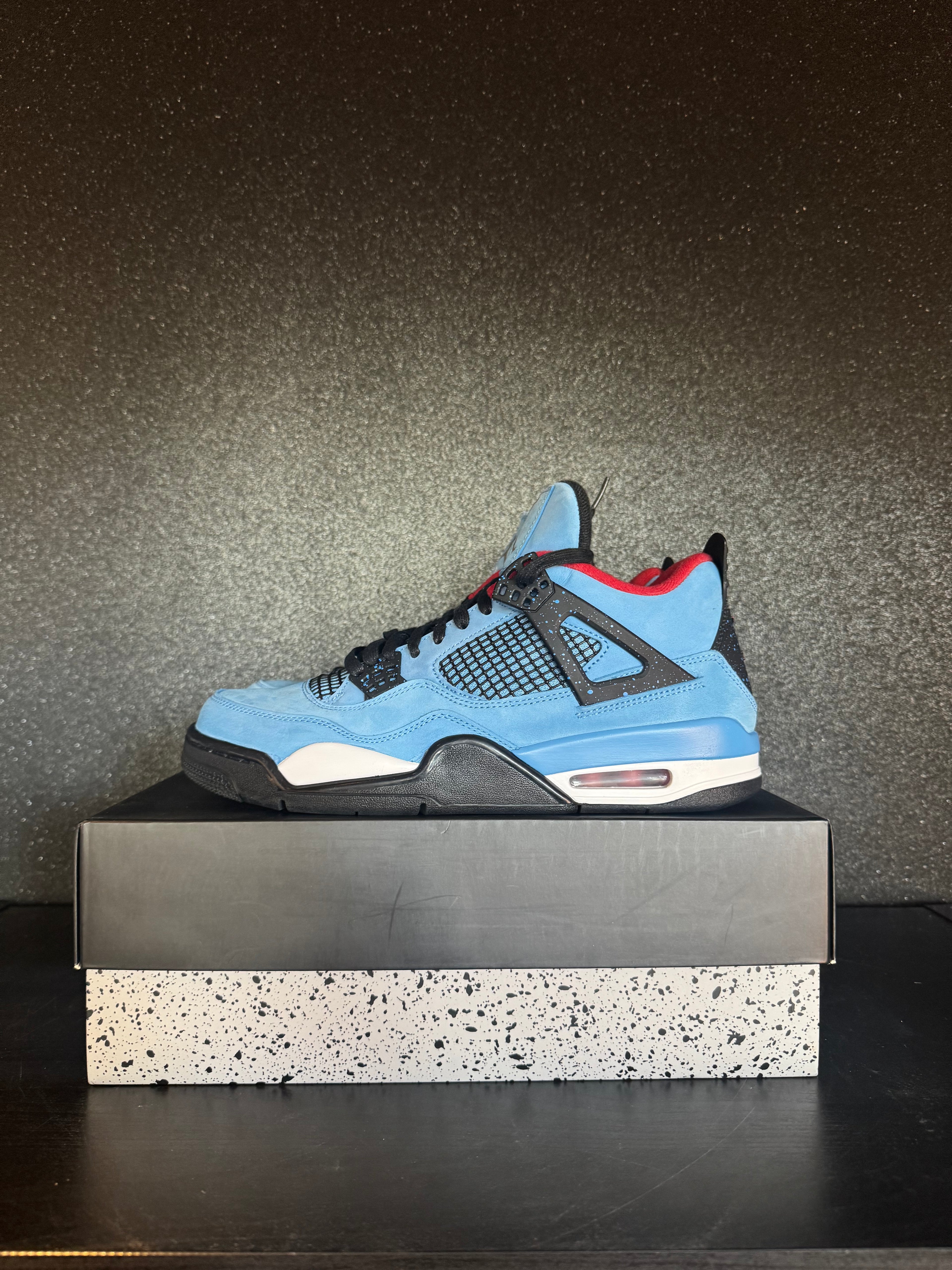 Jordan 4 University Blue/Black Size 10 Preowned with Box