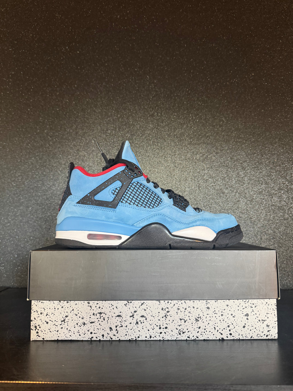 Jordan 4 University Blue/Black Size 10 Preowned with Box