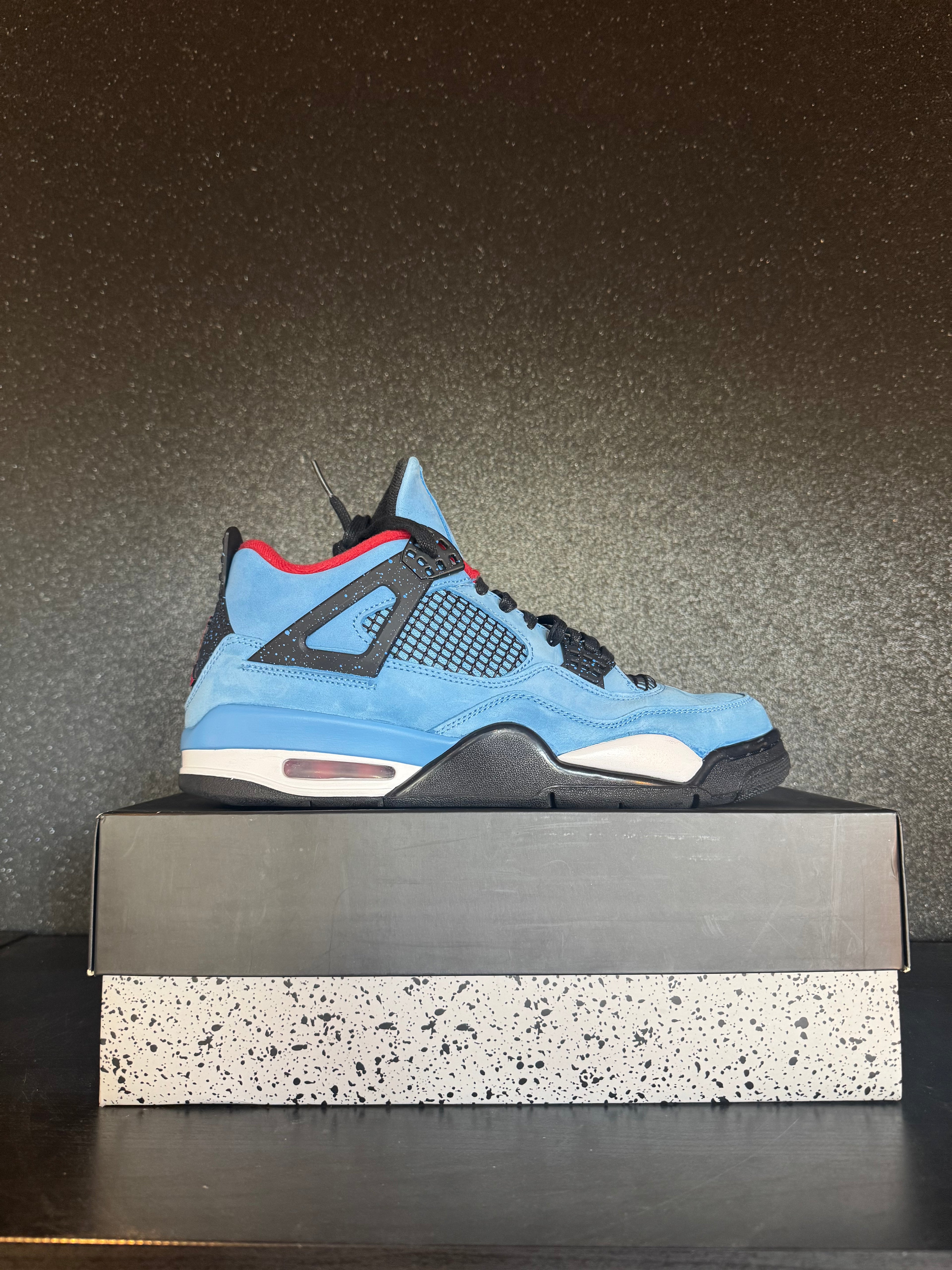 Jordan 4 University Blue/Black Size 10 Preowned with Box