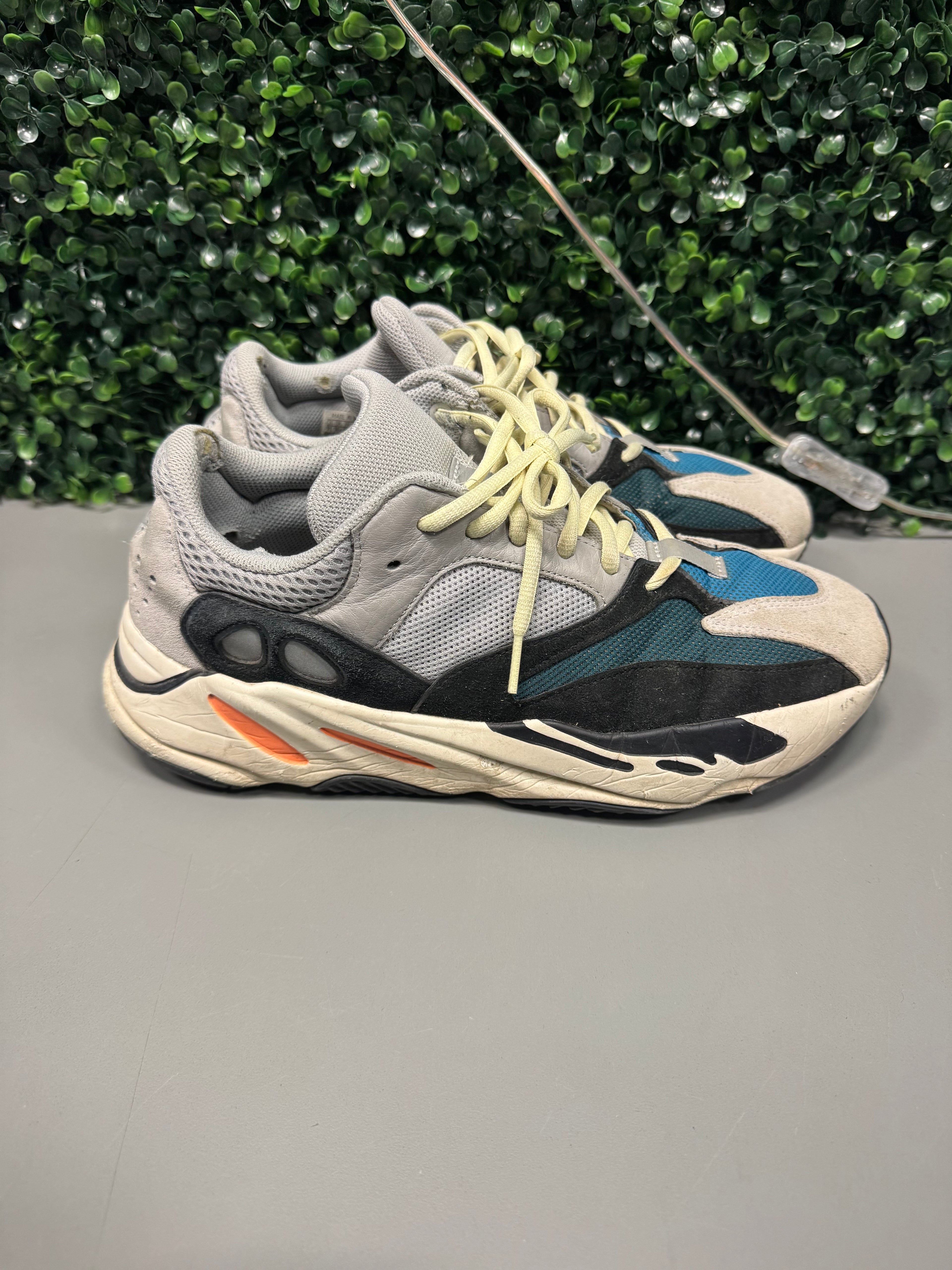 Yeezy 700 "Wave Runner" Size 11 Preowned