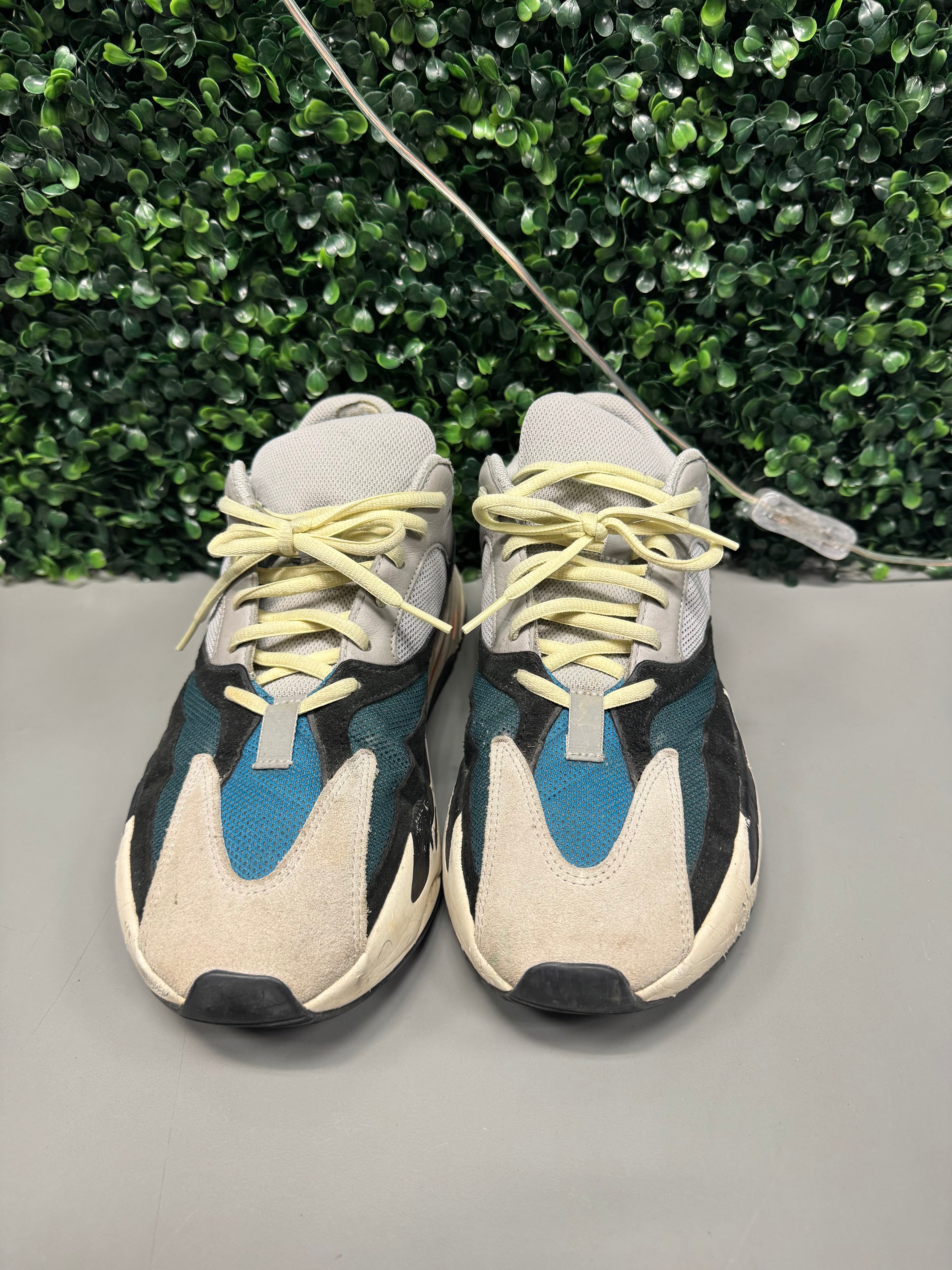 Yeezy 700 "Wave Runner" Size 11 Preowned