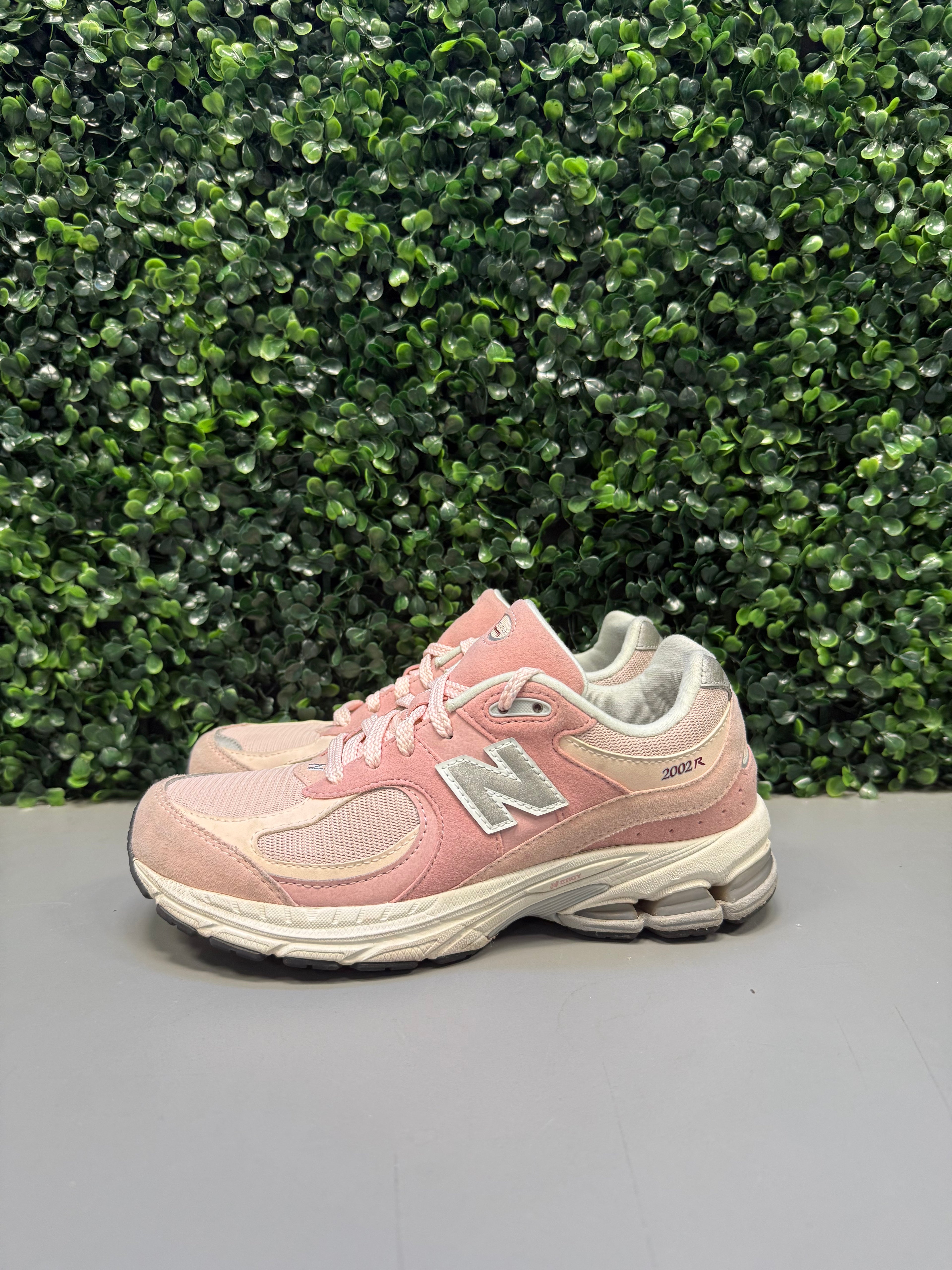 New Balance 2002R "Pink Sand" Size 5.5Y / 7W Preowned