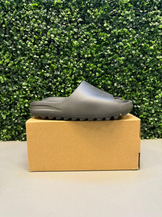 Yeezy Slide "Onyx" Size 10 Preowned