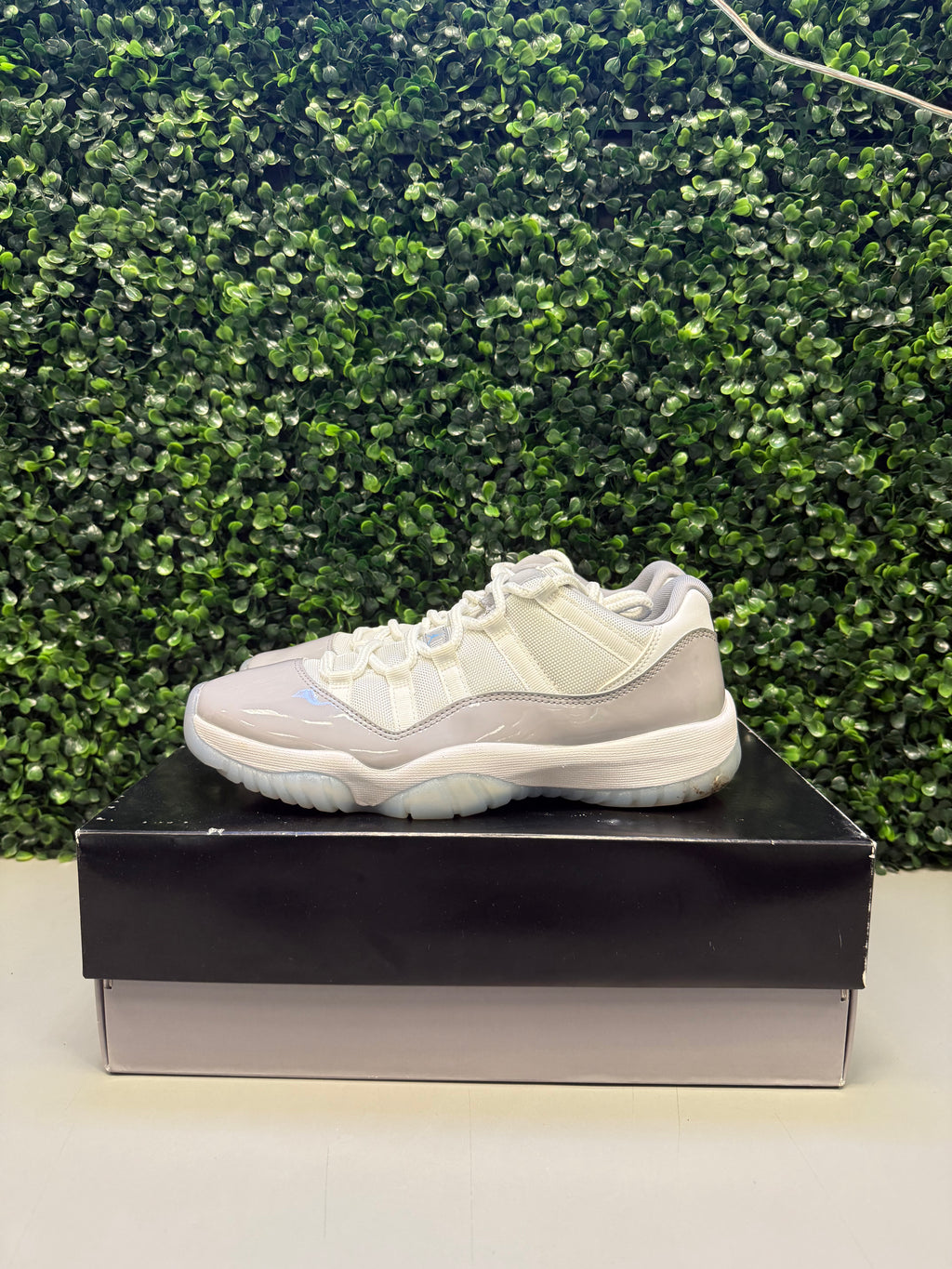 Jordan 11 Low "Cement Grey" Size 8 Preowned