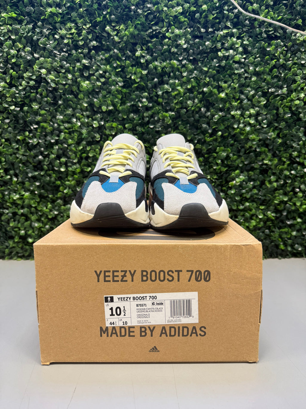 Yeezy 700 "Wave Runner" Size 10.5 Preowned