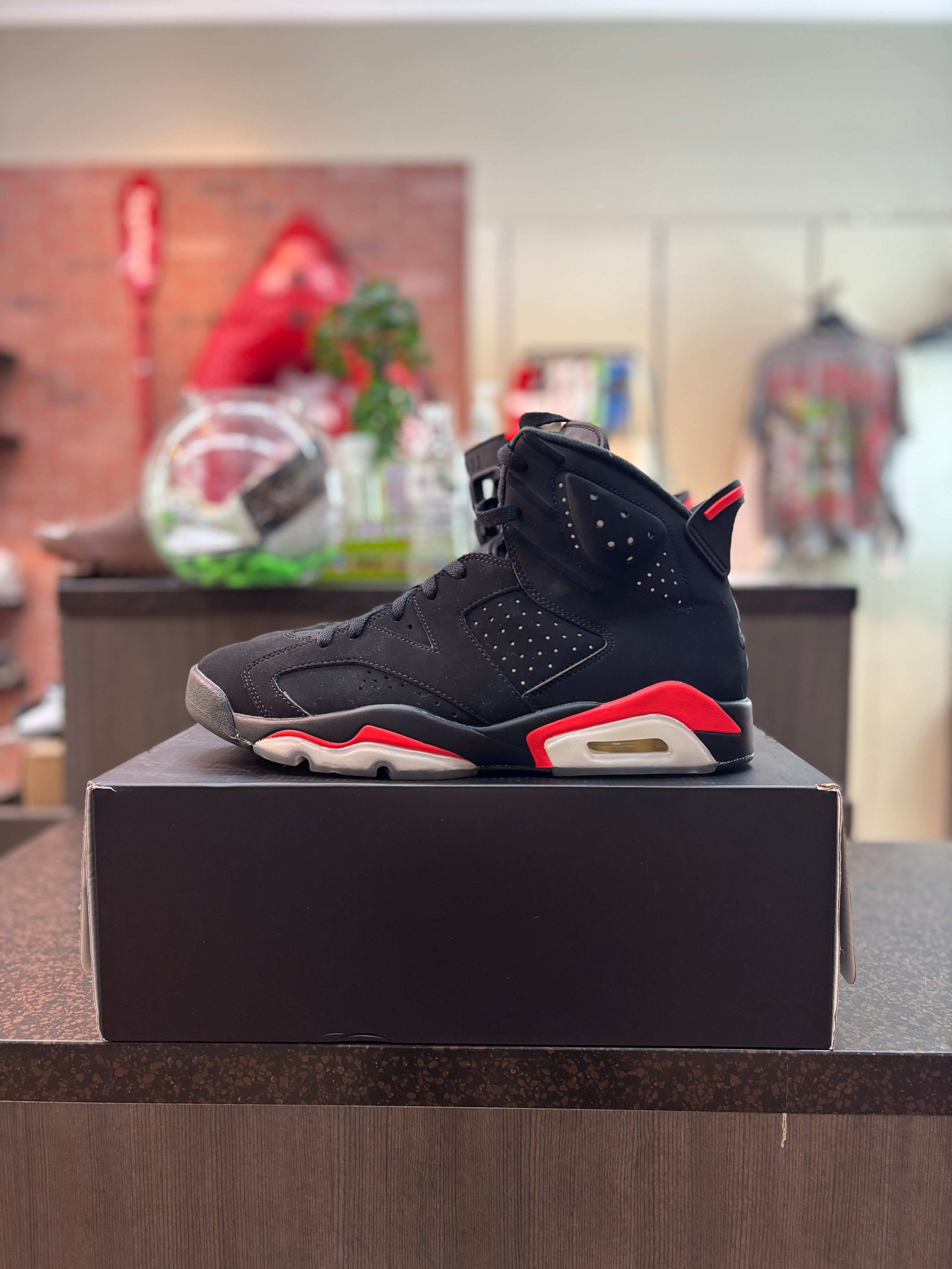 Jordan 6 "Black Infrared" Size 10.5 Pre Owned