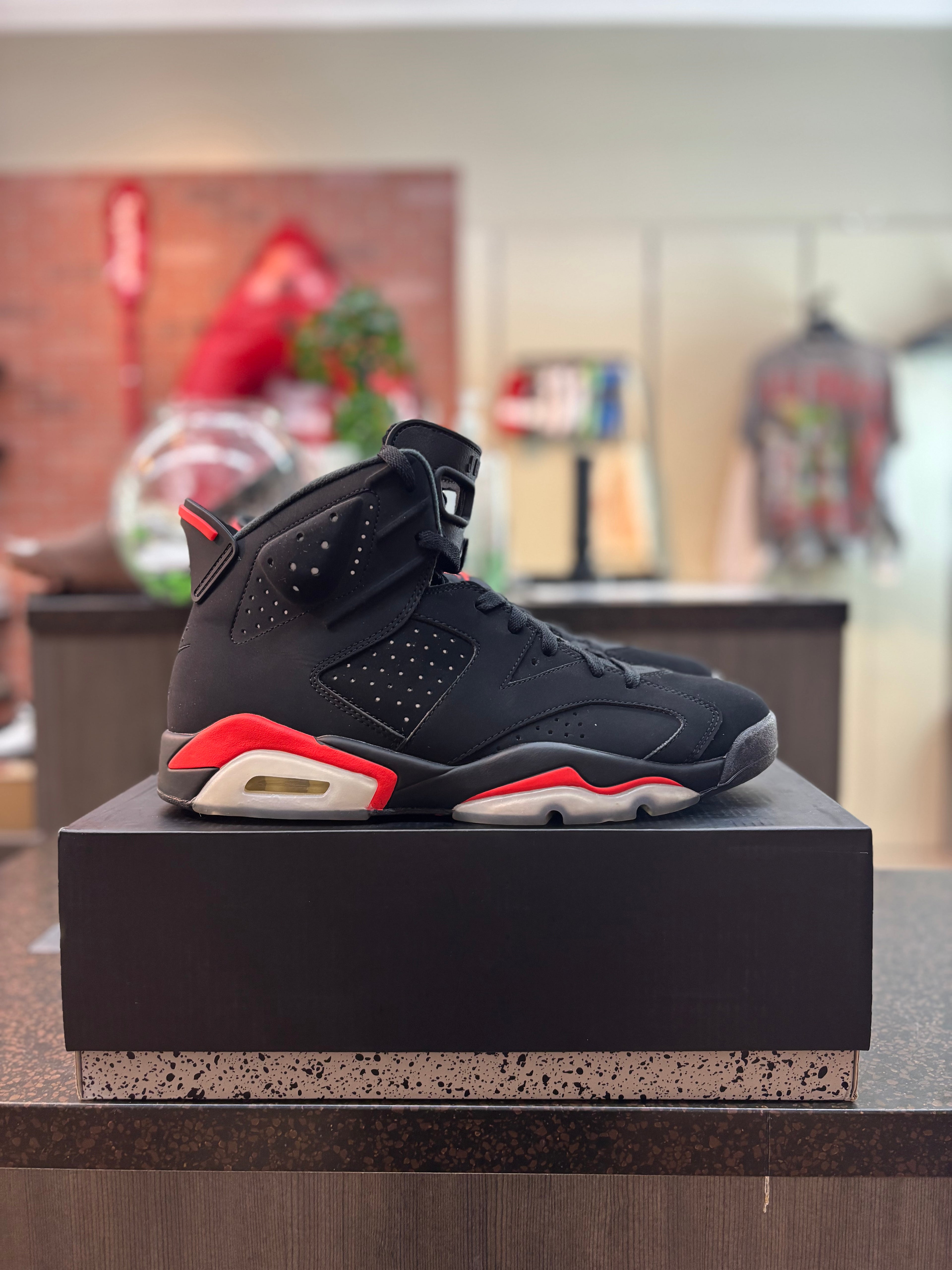 Jordan 6 "Black Infrared" Size 10.5 Pre Owned
