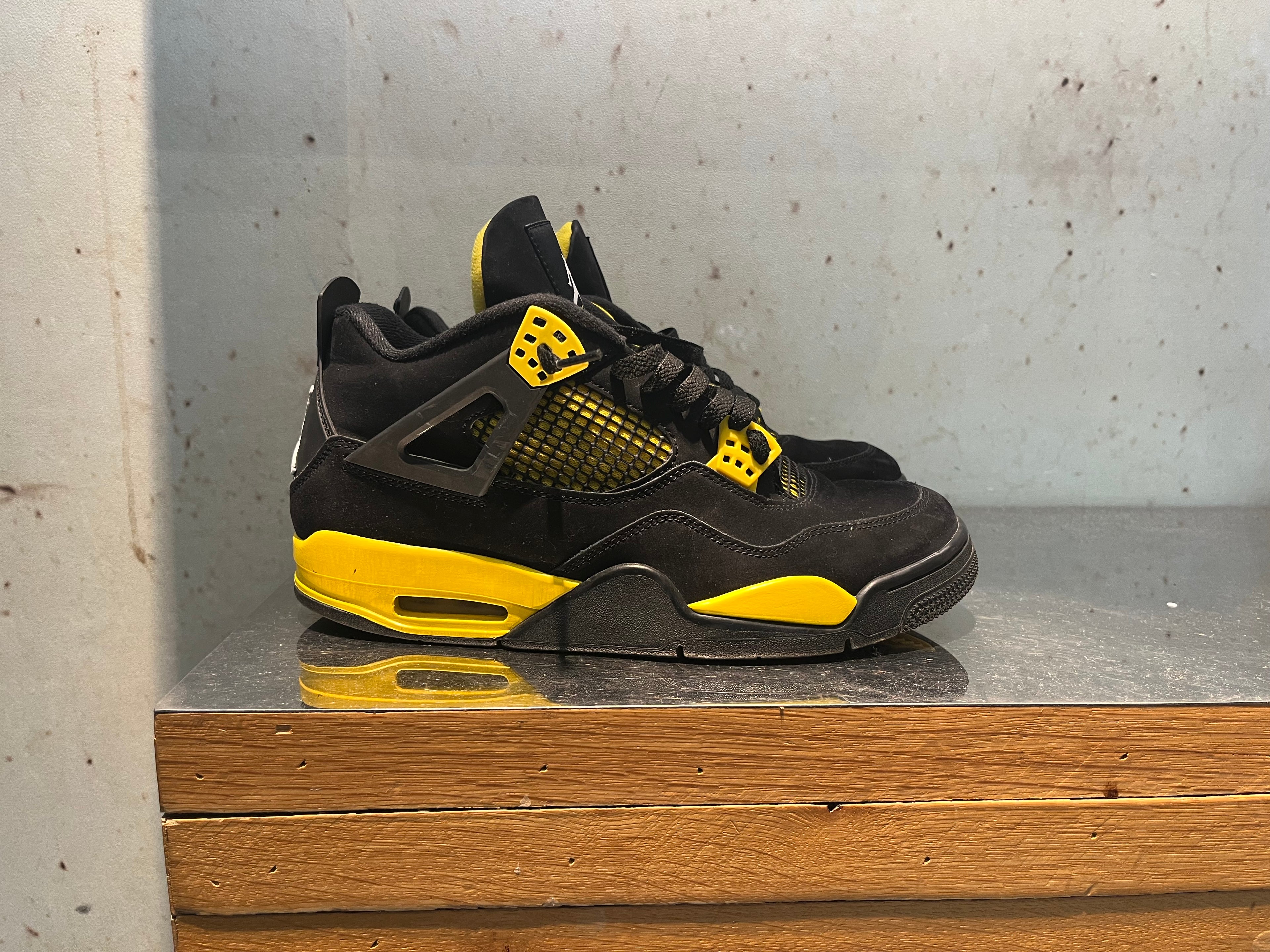 Jordan 4 "Yellow Thunder" Size 9.5 Preowned