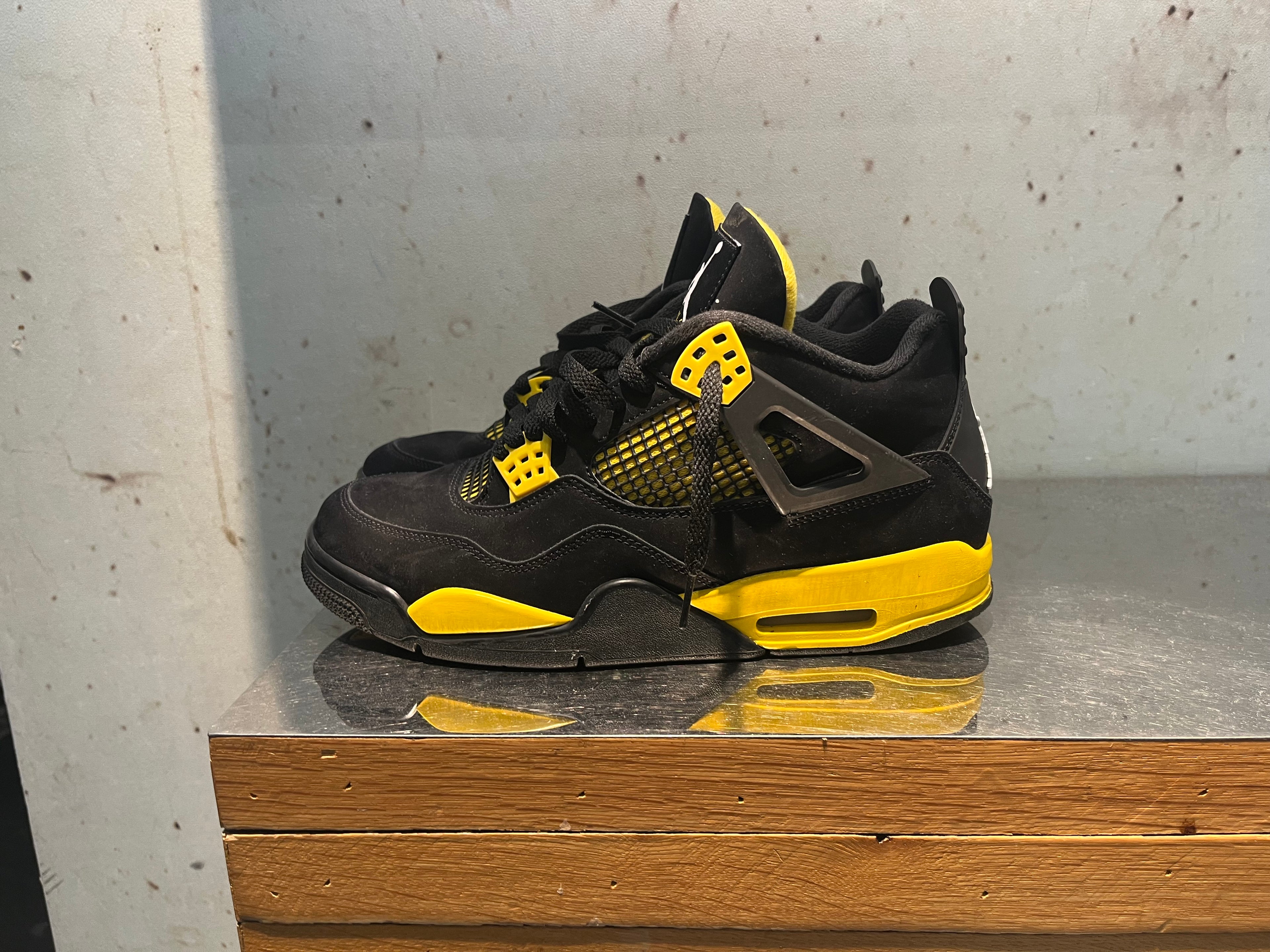 Jordan 4 "Yellow Thunder" Size 9.5 Preowned
