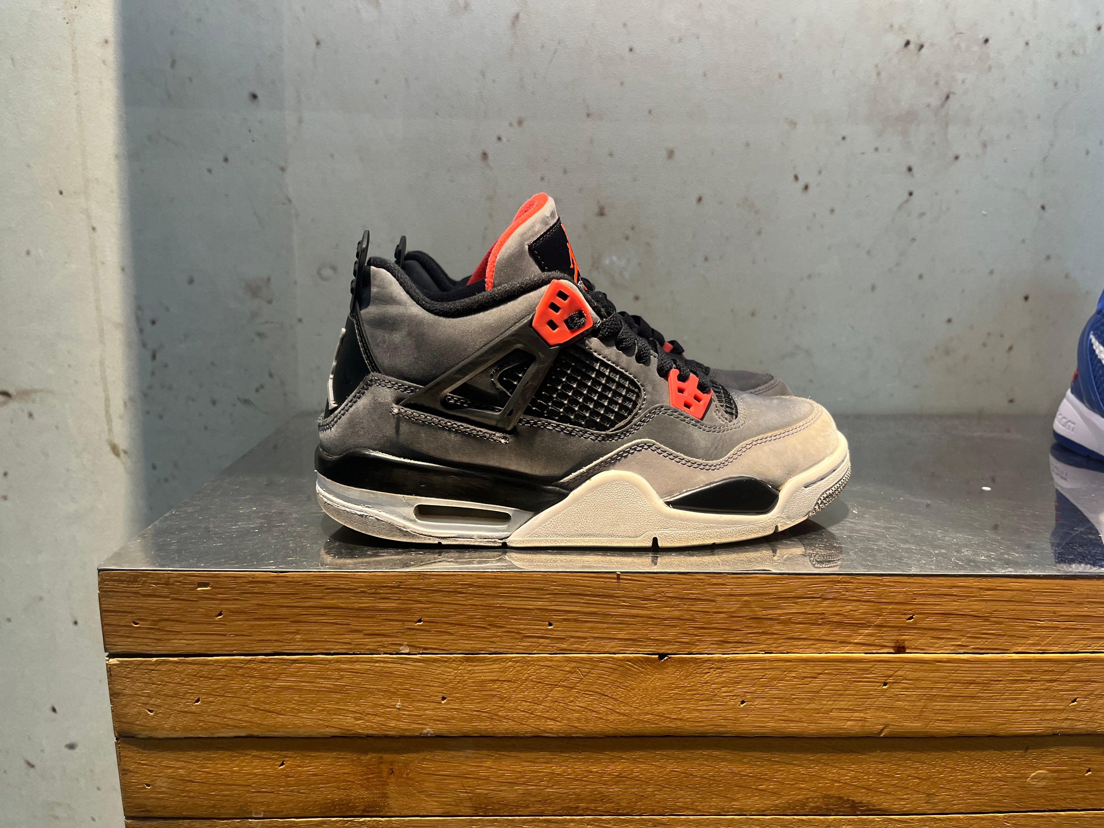Jordan 4 "Infrared" Size 5.5y Preowned