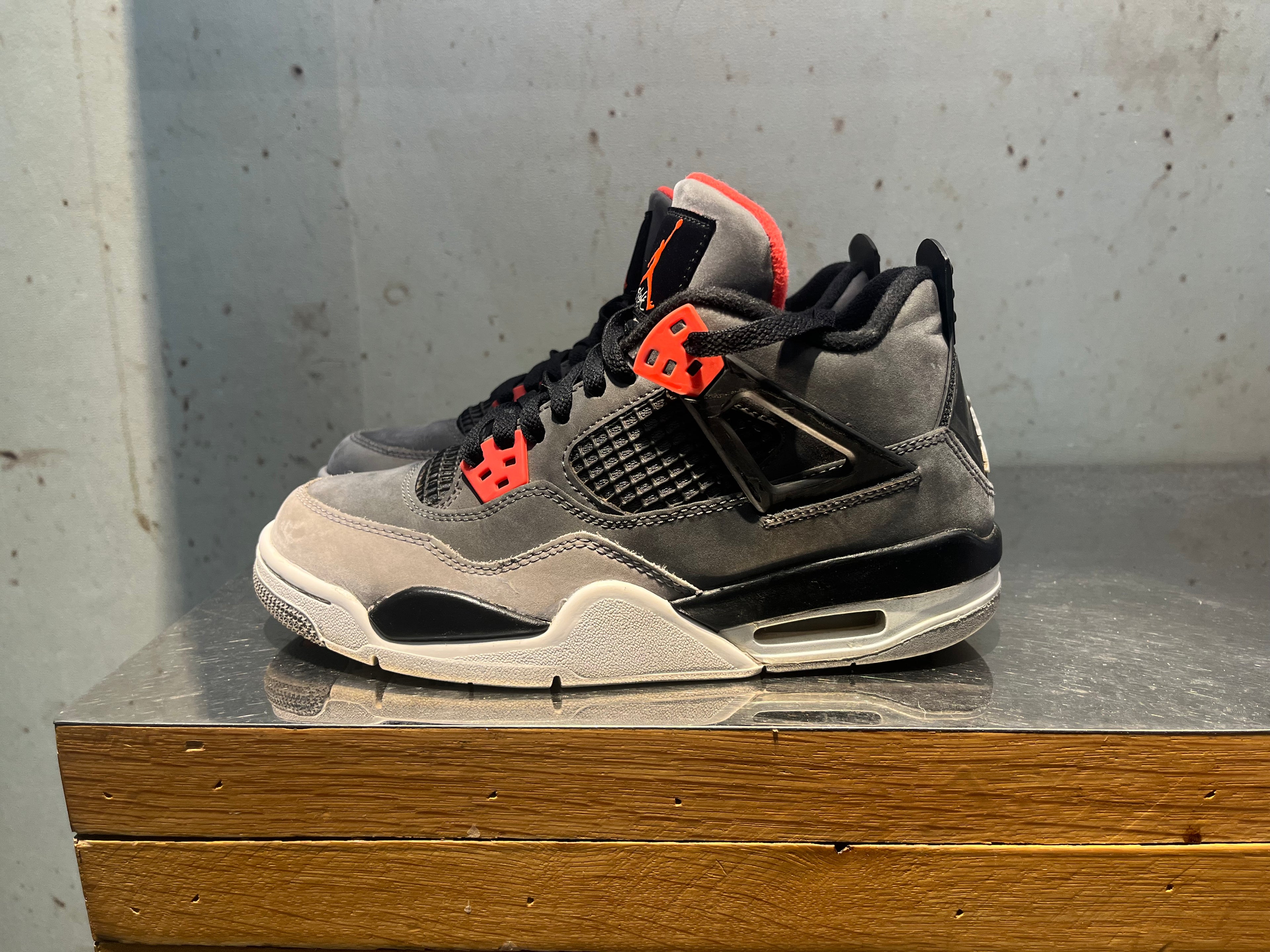 Jordan 4 "Infrared" Size 5.5y Preowned