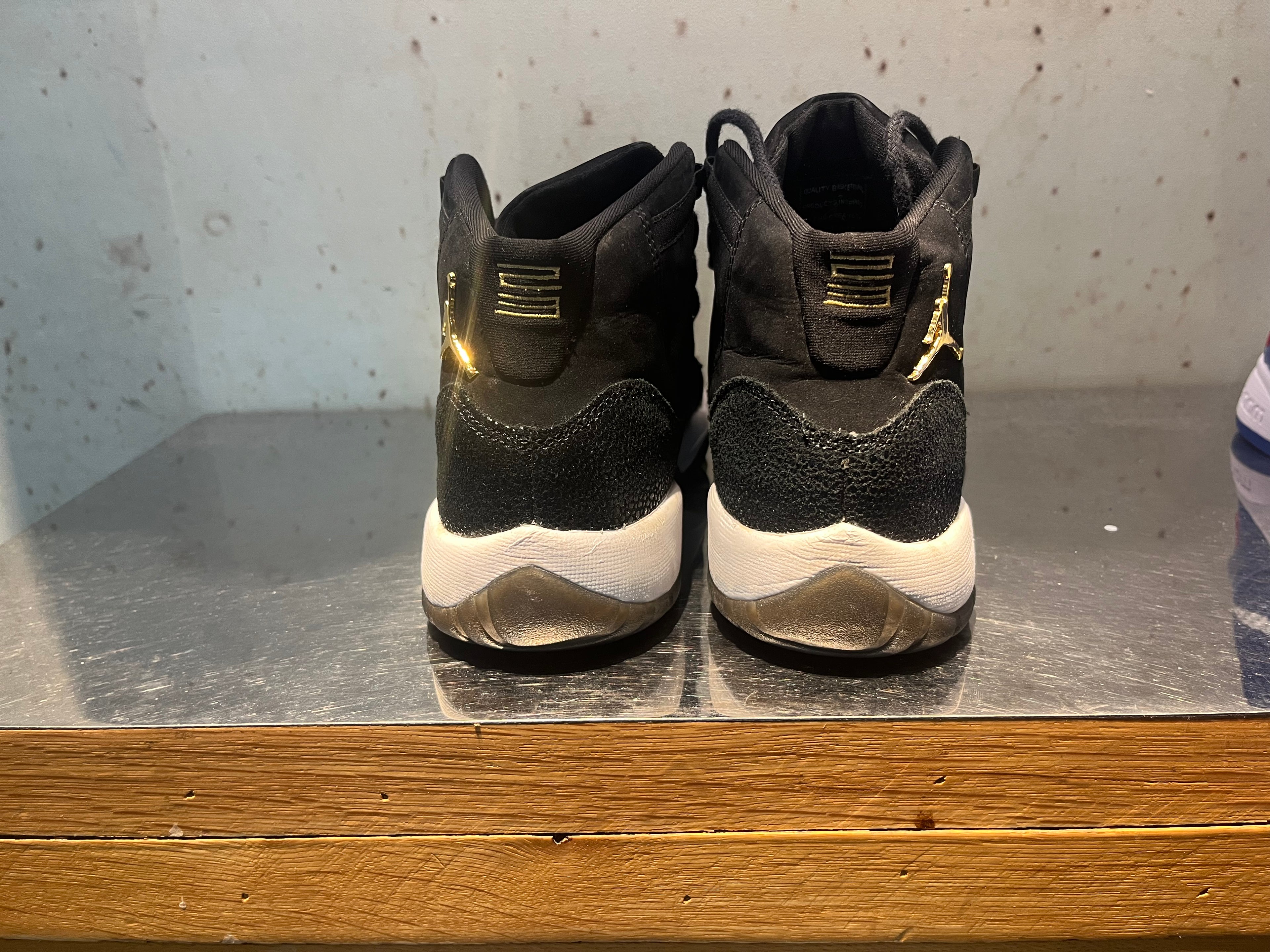 Jordan 11 Retro "Heiress Black Stingray" Size 6 Preowned
