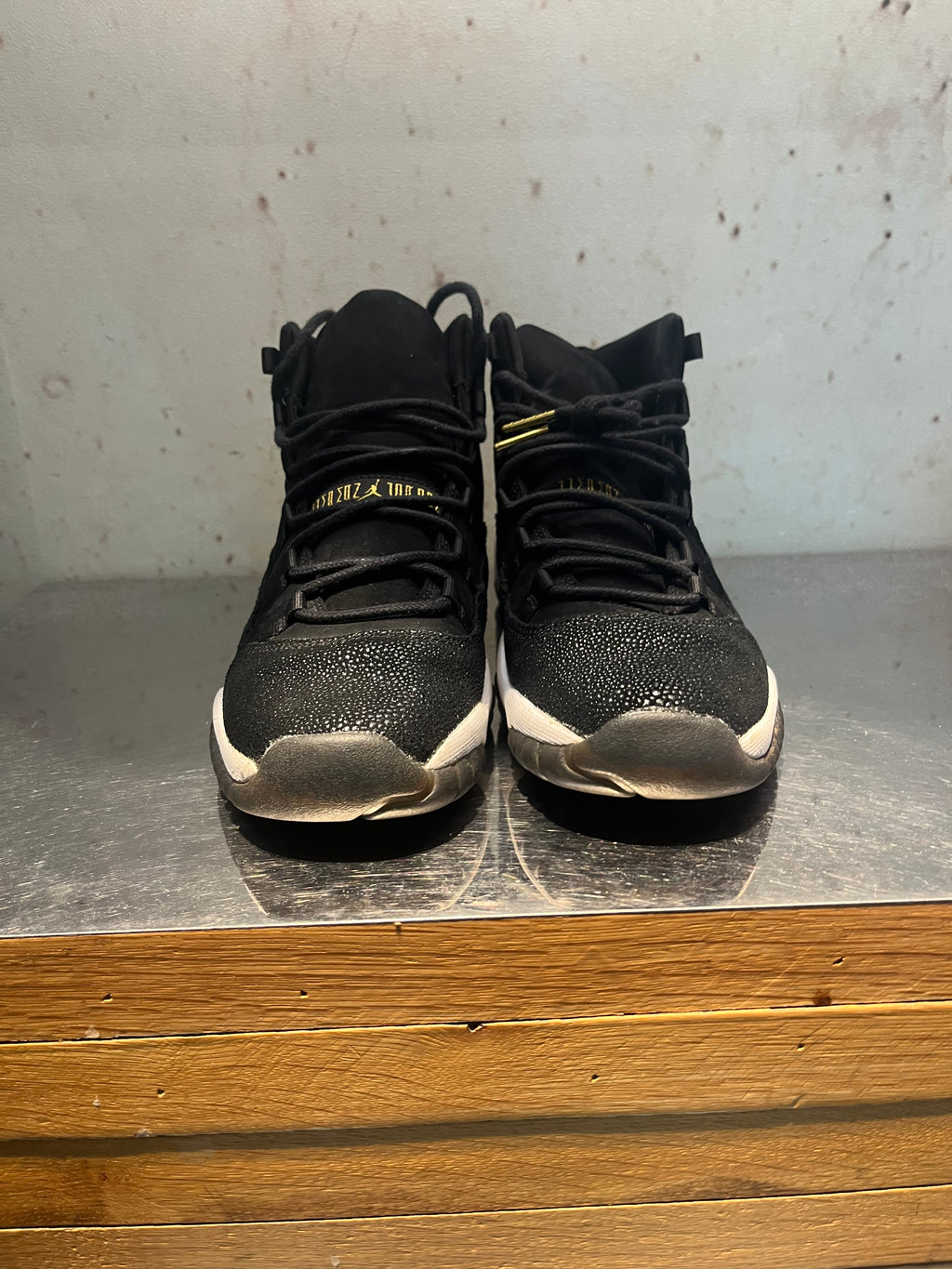 Jordan 11 Retro "Heiress Black Stingray" Size 6 Preowned