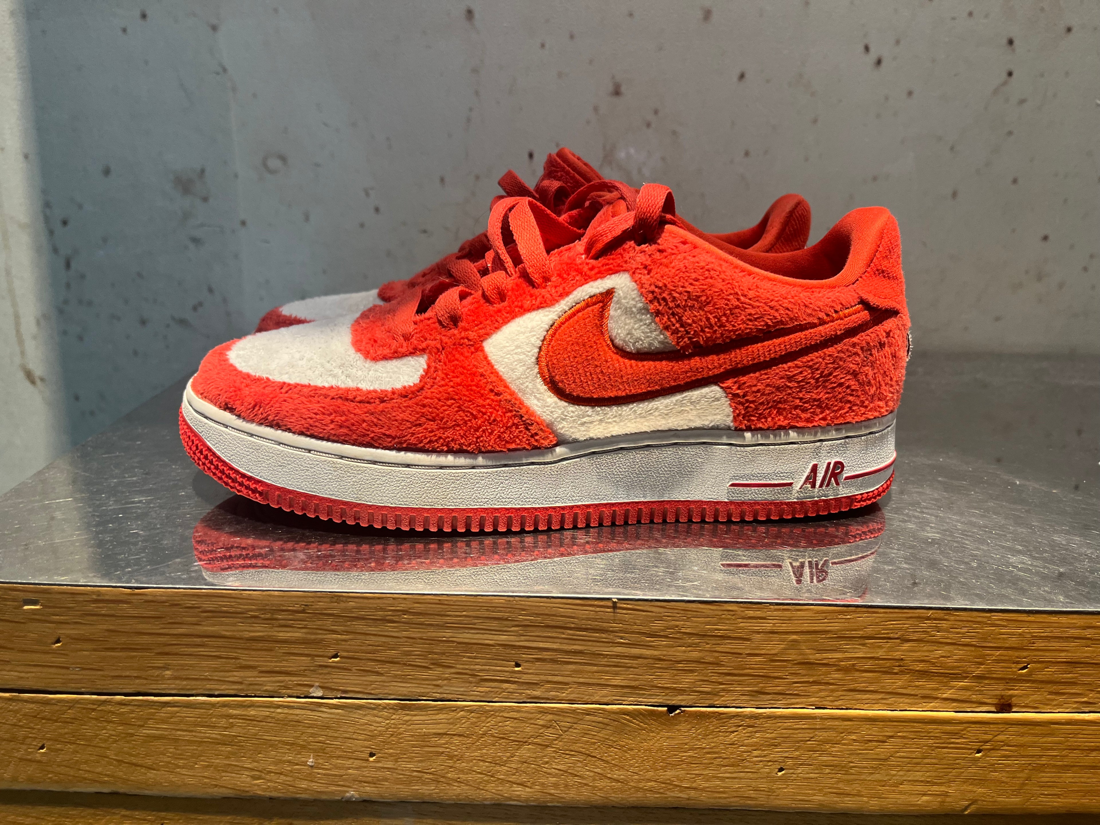 Air Force 1 "Velvet Red" Size 5.5y Preowned