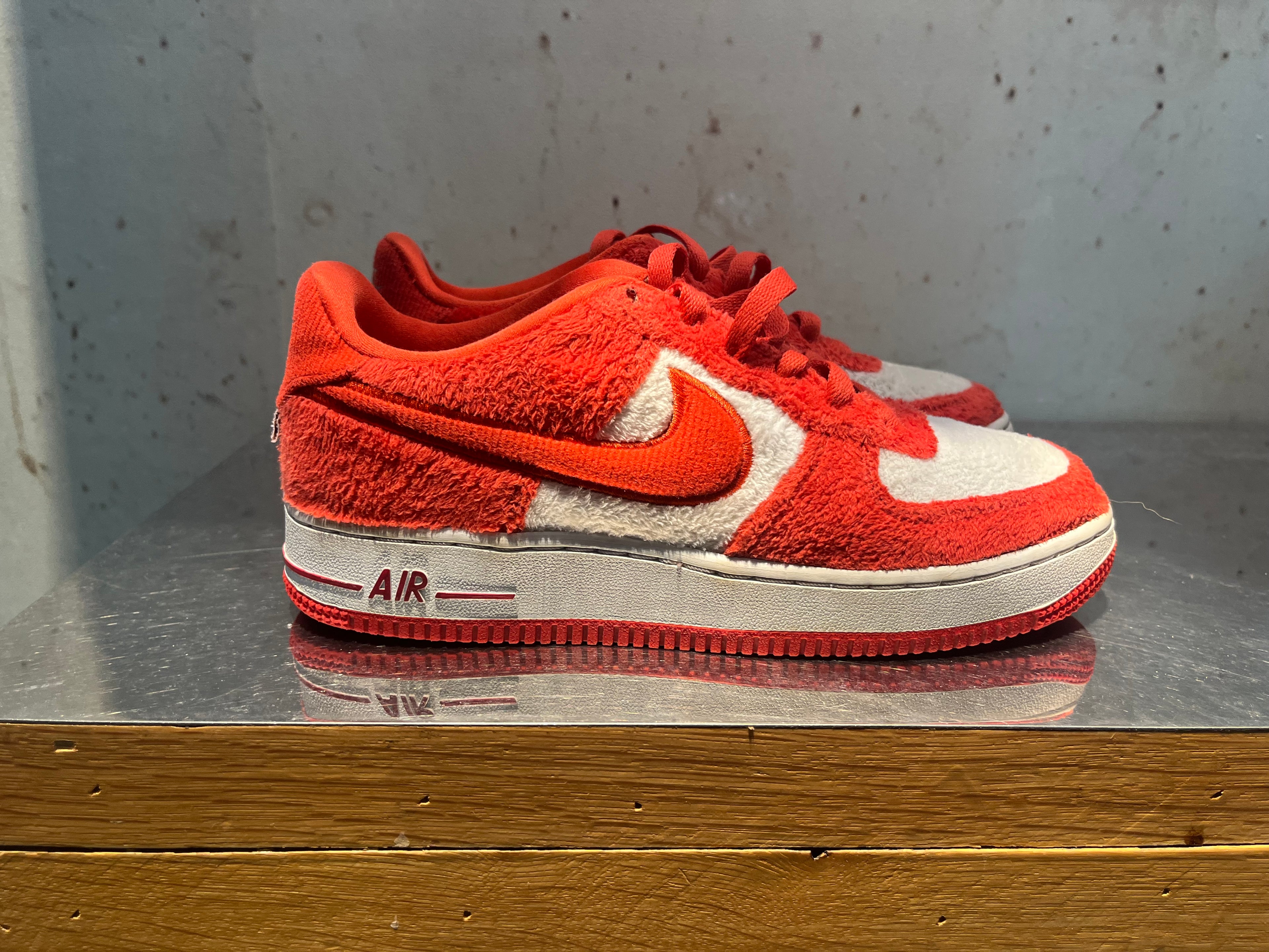 Air Force 1 "Velvet Red" Size 5.5y Preowned