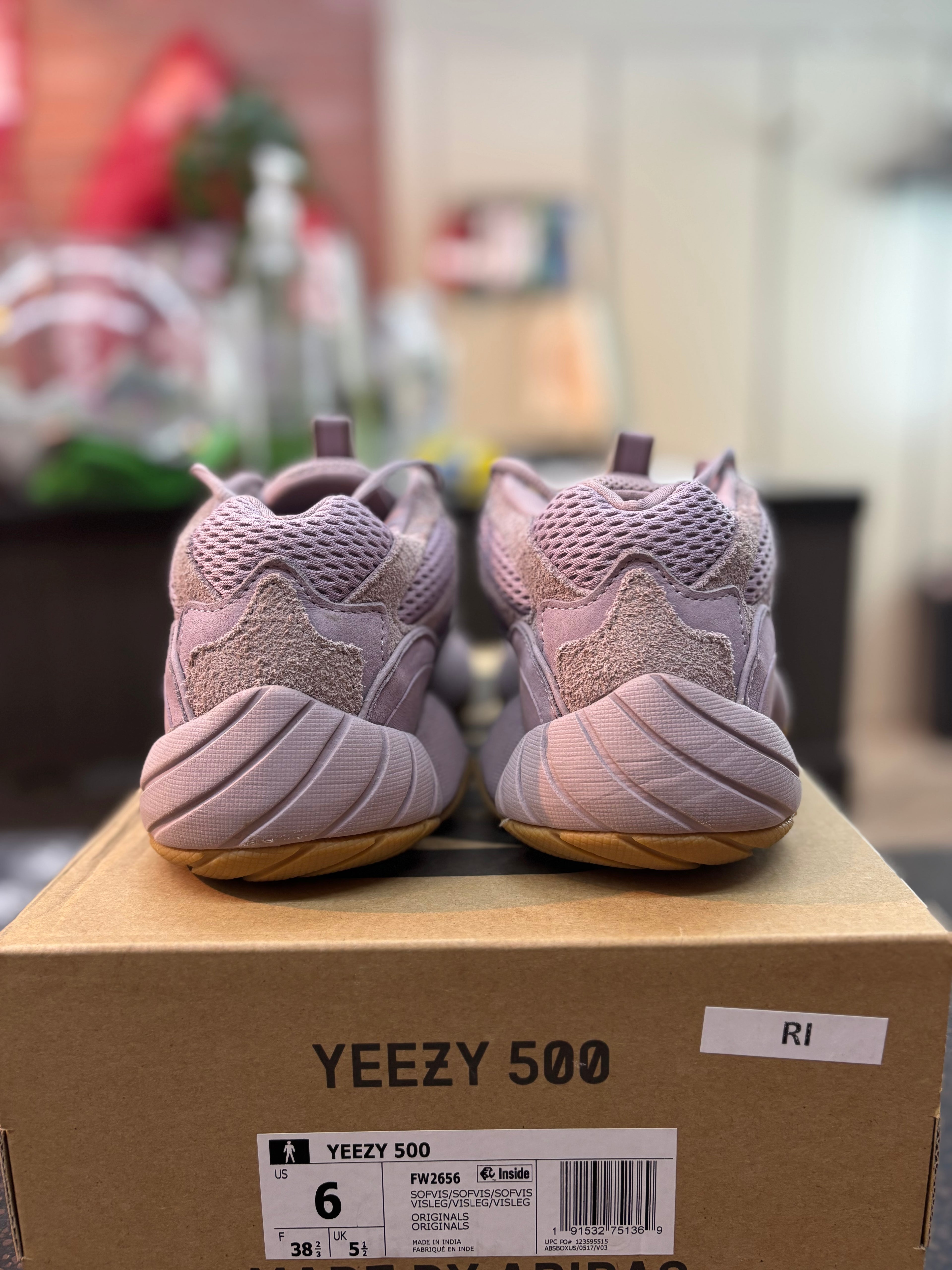 Yeezy 500 "Soft Vision" Size 6 Pre Owned