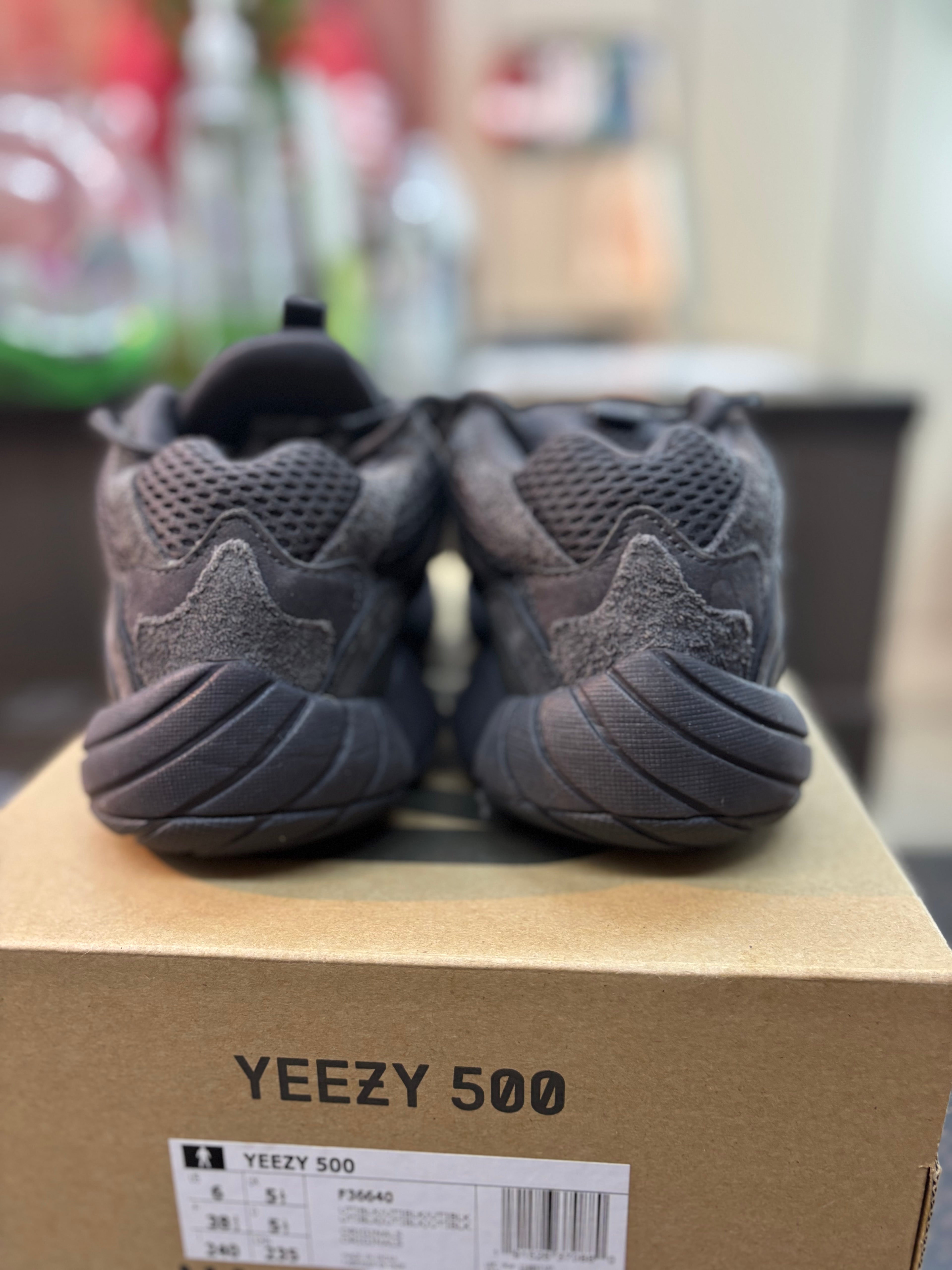 Yeezy 500 "Utility Black" Size 6 Pre Owned